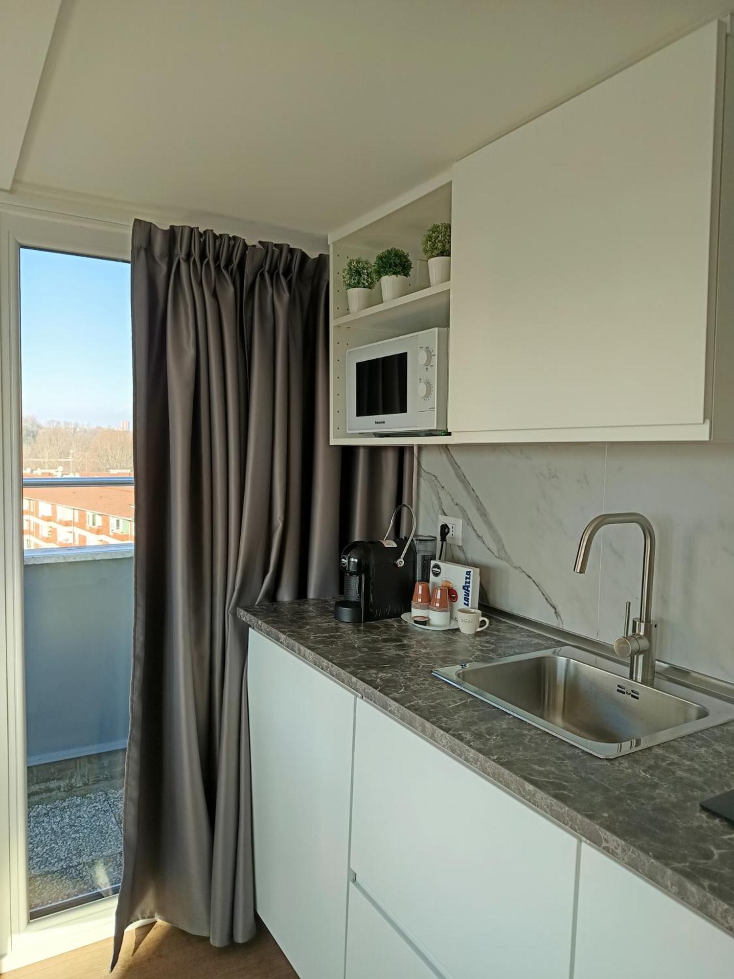 Frühstückspension Sky View With Swimming Pool, Ac, Wifi, M2 Mailand