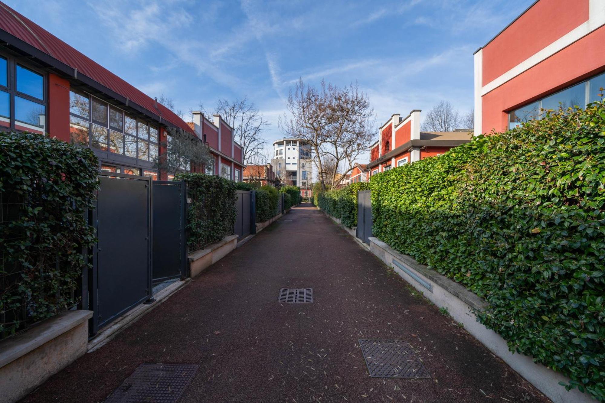 Apartment Red Lofty Milano- Loft Moderno Comodo Per Ippodromo, San Siro, Fiere E Politecnico, Parking