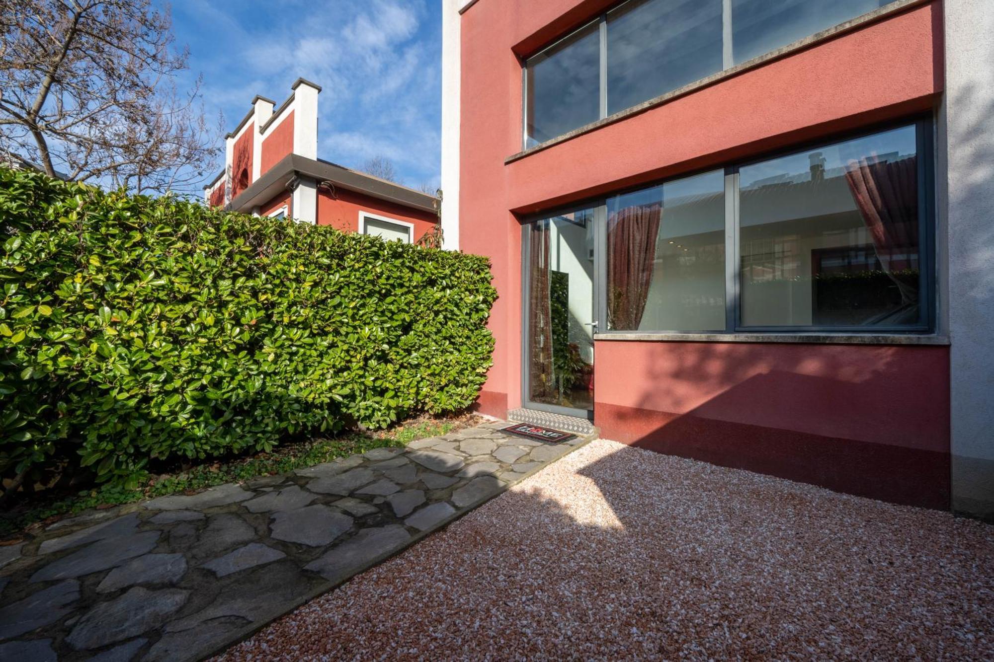 Apartment Red Lofty Milano- Loft Moderno Comodo Per Ippodromo, San Siro, Fiere E Politecnico, Parking