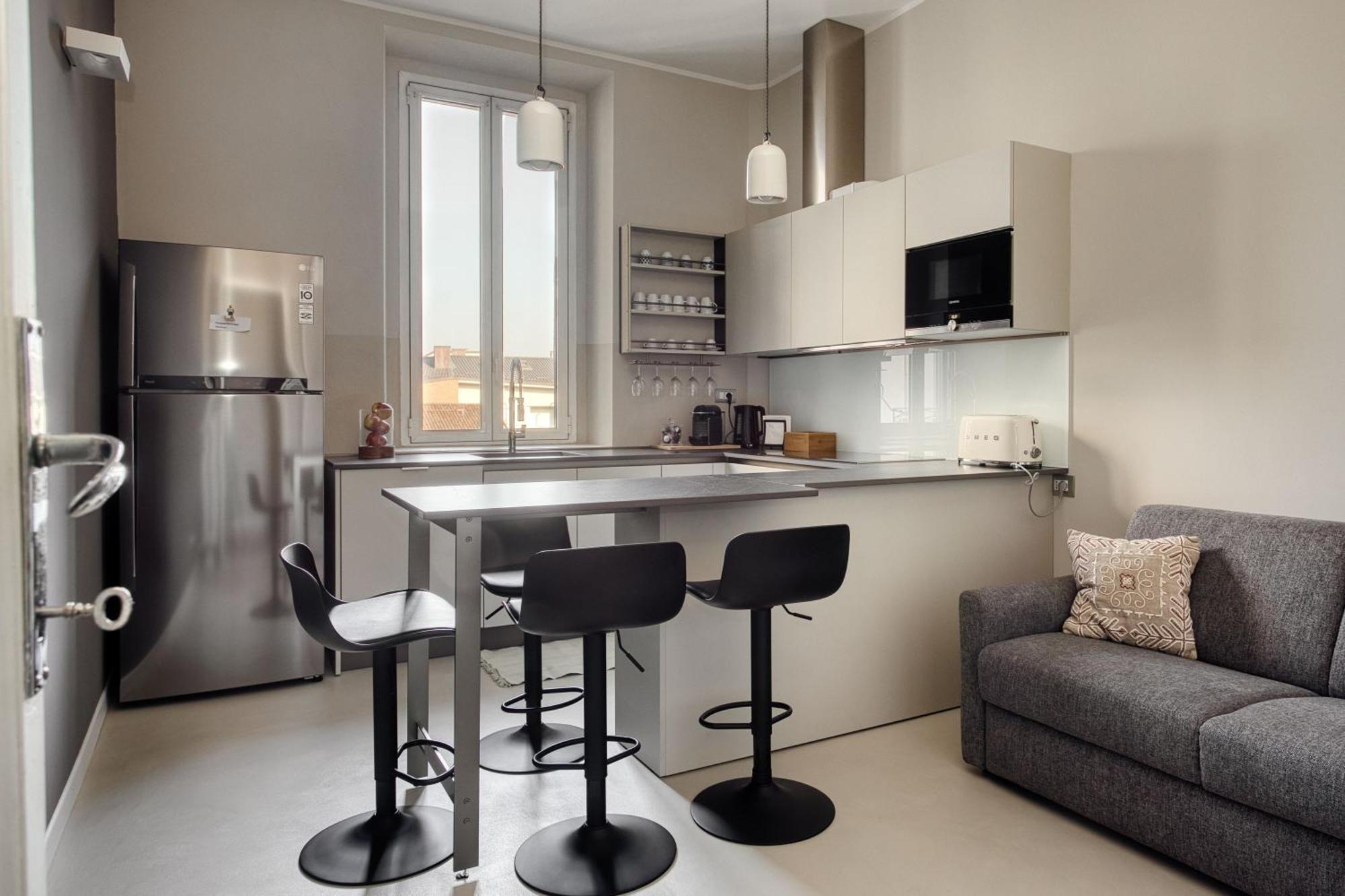 Navigli, 90 Square Meters, Free Parking Ripa Ticinese Apartment *