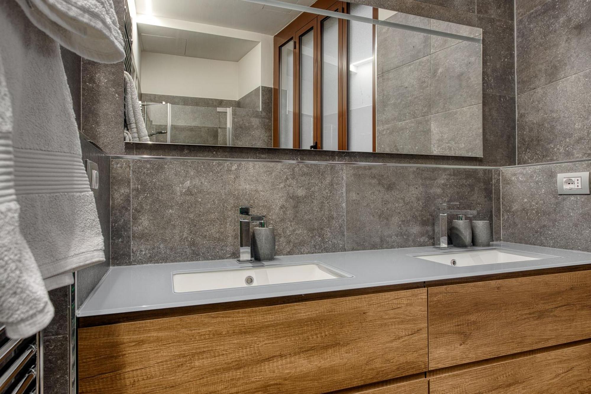 Navigli, 90 Square Meters, Free Parking Ripa Ticinese Apartment