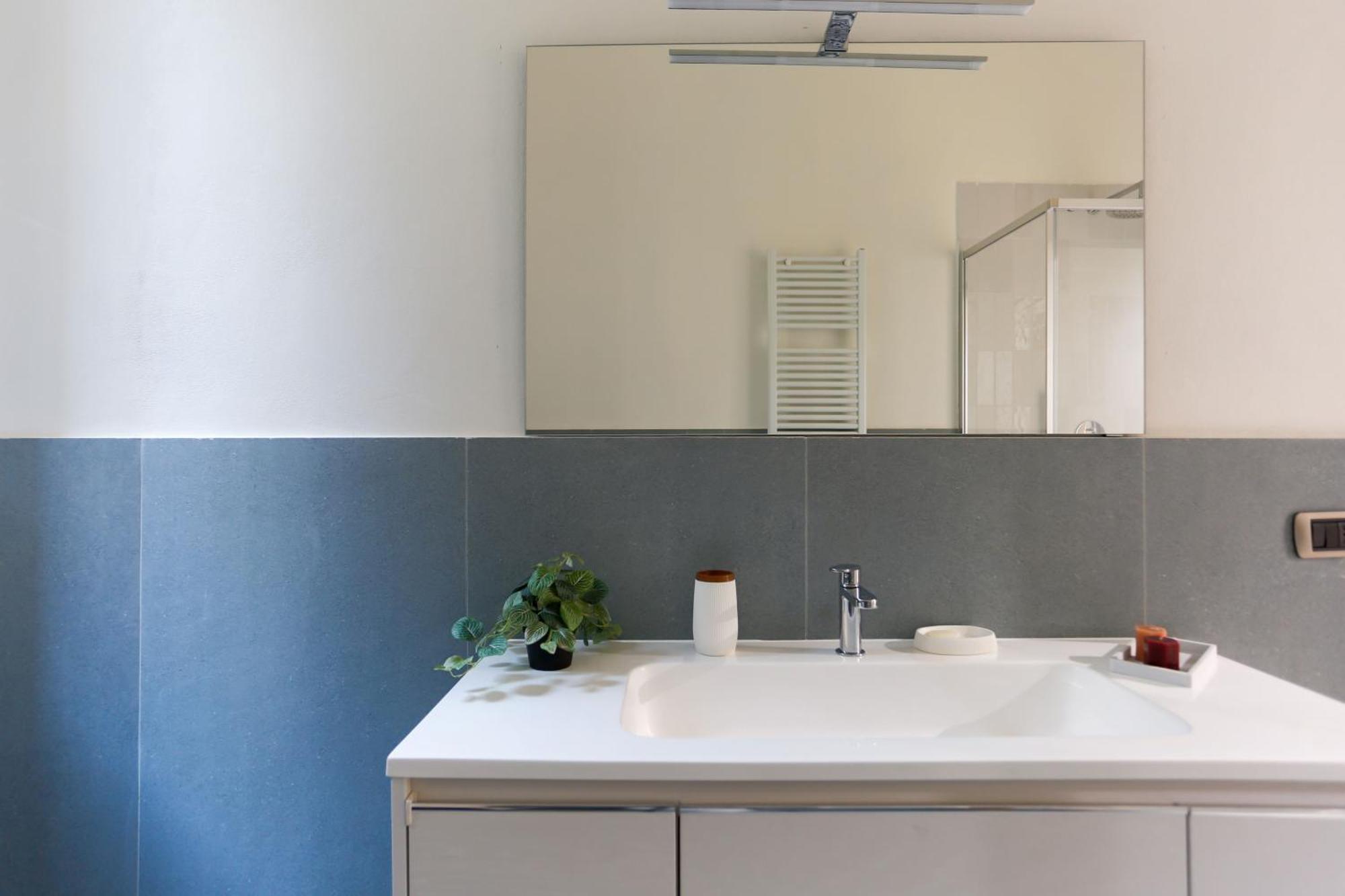 The Rent - Spacious Three-bedroom In The Heart Of Apartamento