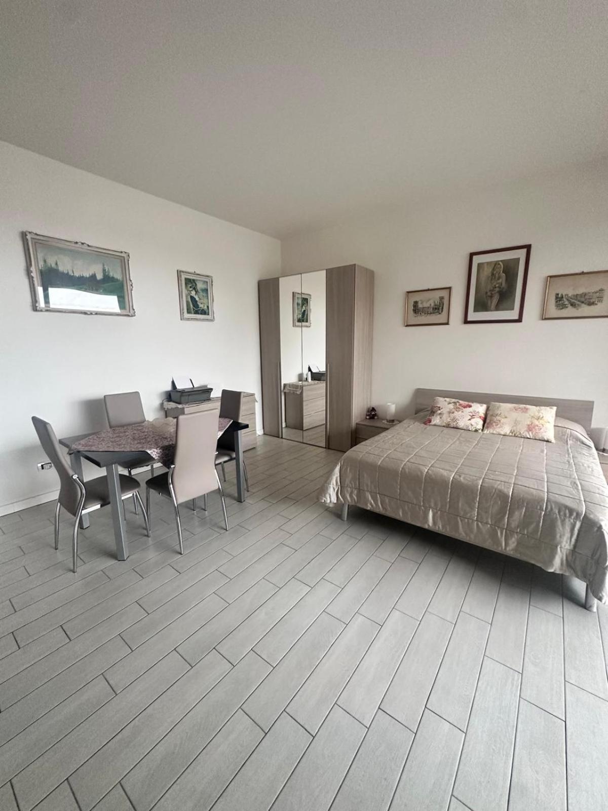 Cozy Near Life Apartment