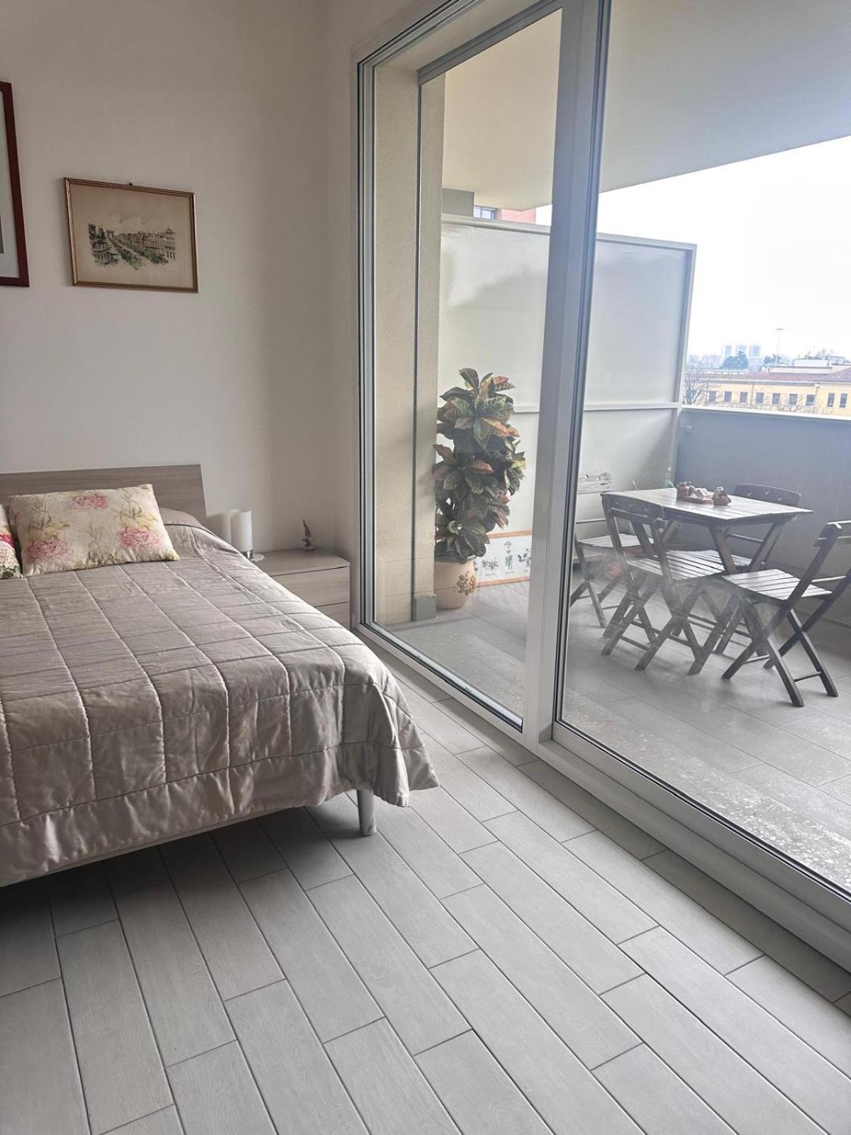 Cozy Near Life Apartment