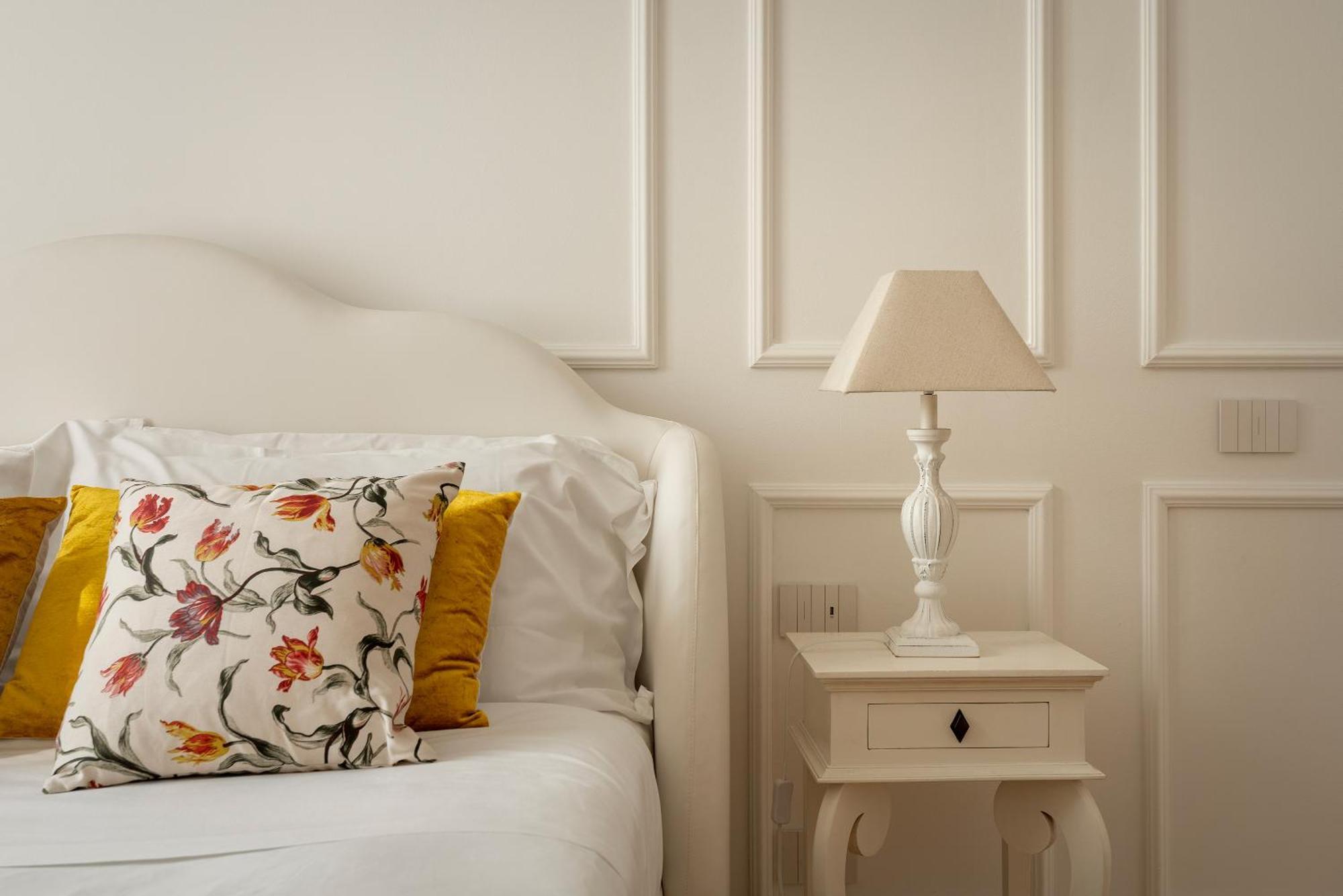 Apartment Santa Tecla Living Ruggero Di Lauria 2 Mailand