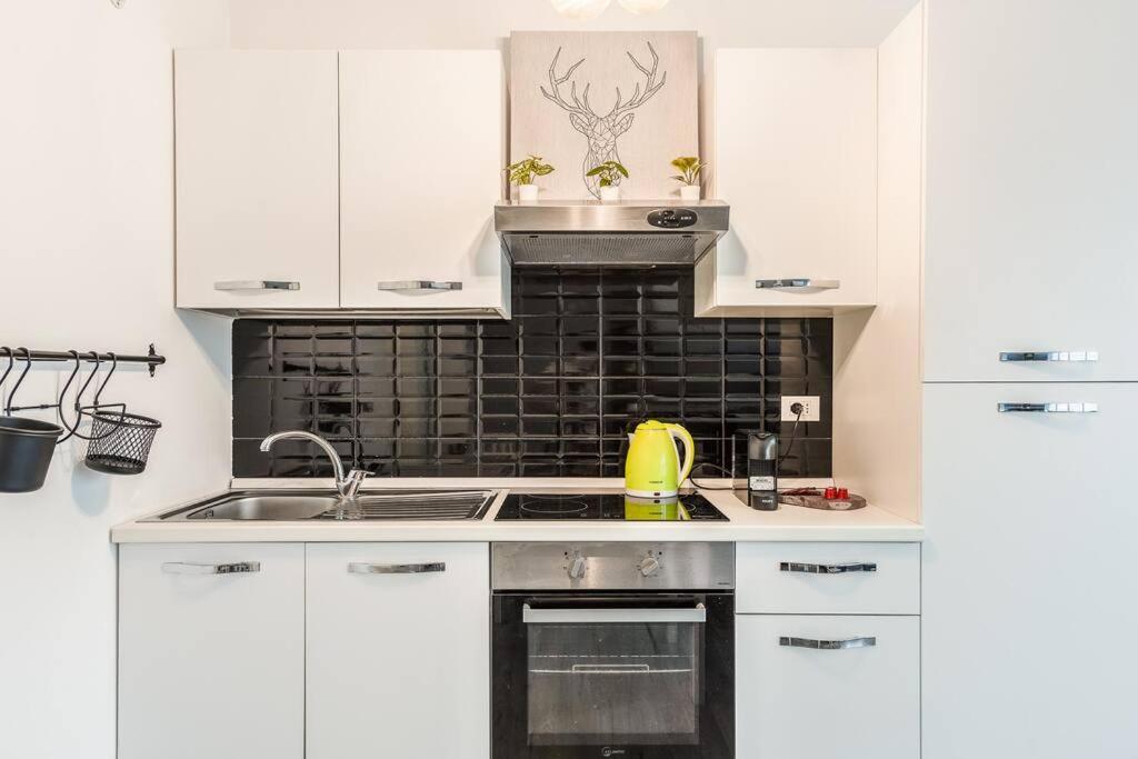 2 Minutes From Station-exclusive Open Space Apartment *