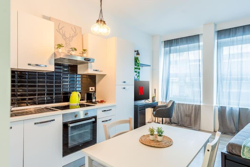 2 Minutes From Station-exclusive Open Space Apartment Mailand