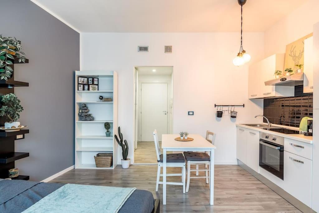 2 Minutes From Station-exclusive Open Space Apartment *