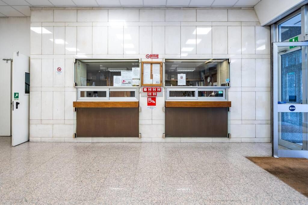 2 Minutes From Station-exclusive Open Space *