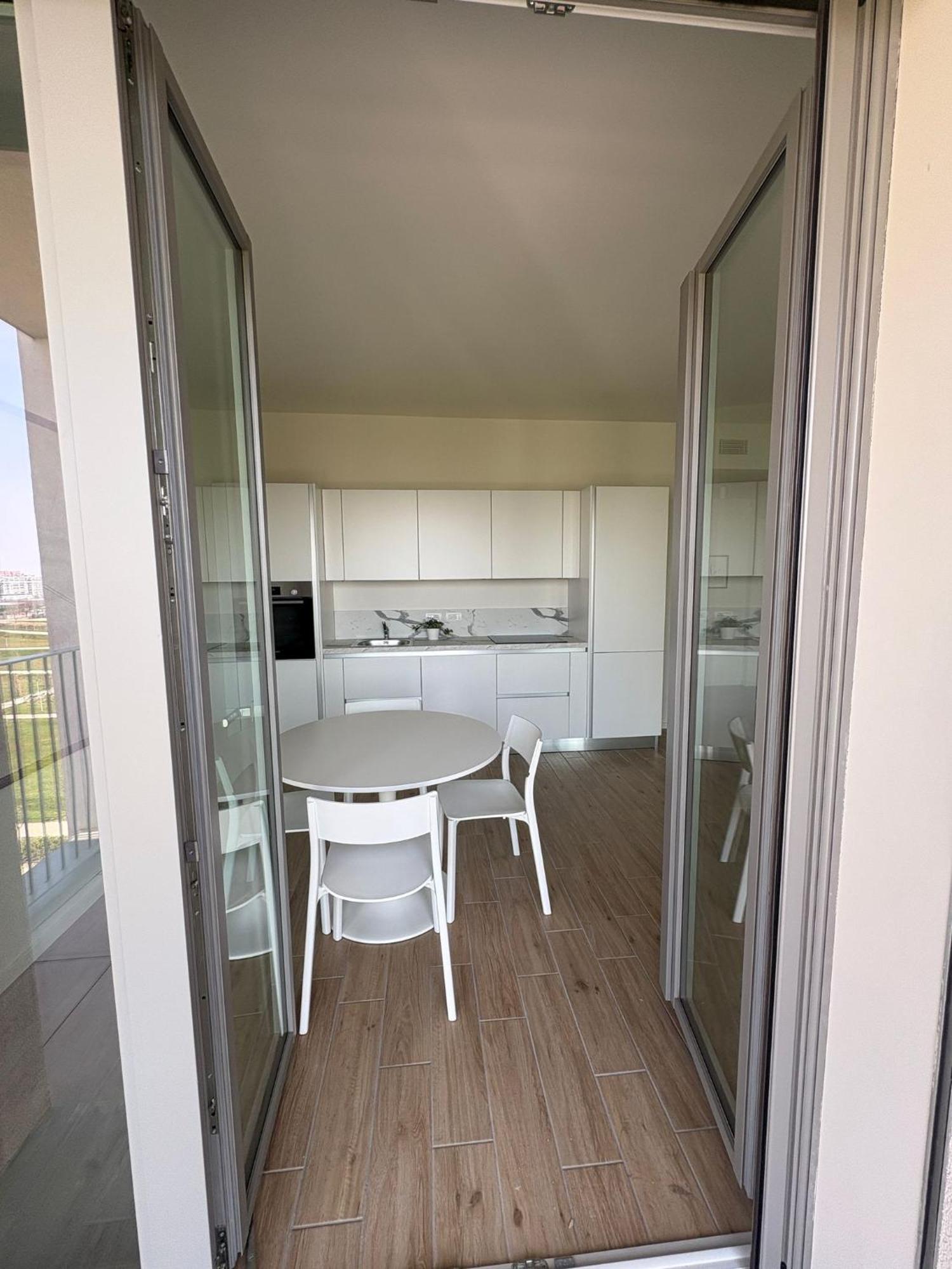 Panorama - Luminous With Private Garage * Milão