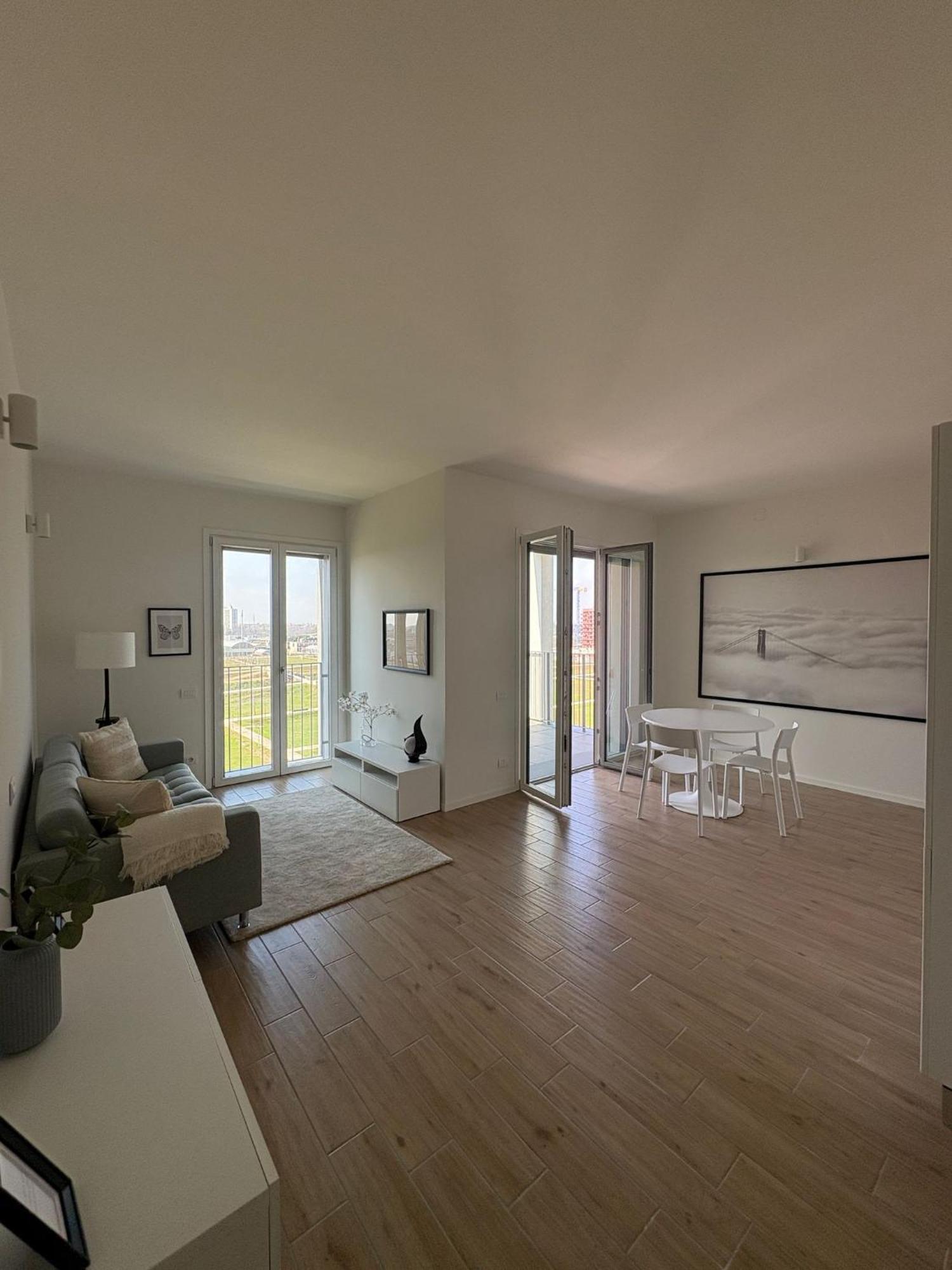 Panorama - Luminous With Private Garage * Milão