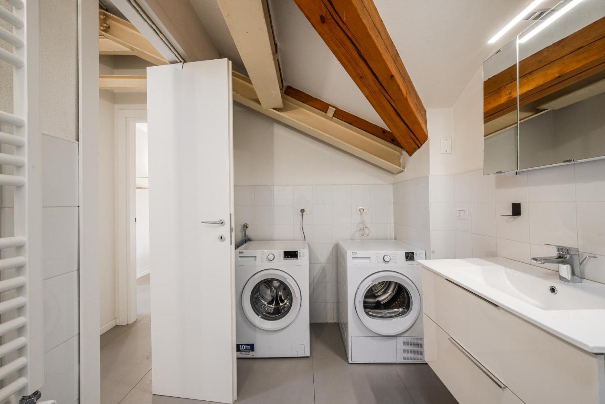 - Spazioso Vicino Metro Apartamento *