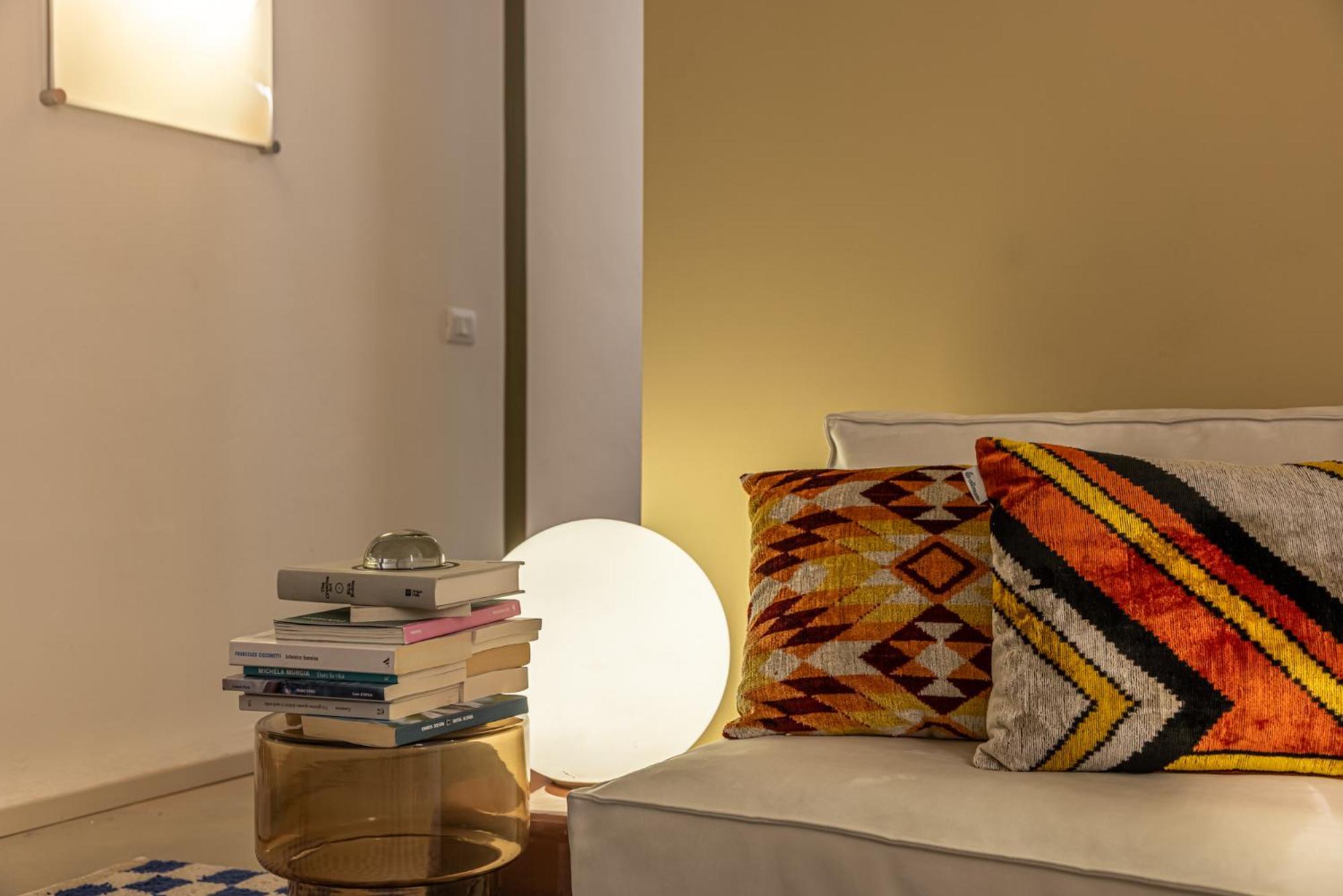 Luxury Design With Prestigious Artworks Apartment *