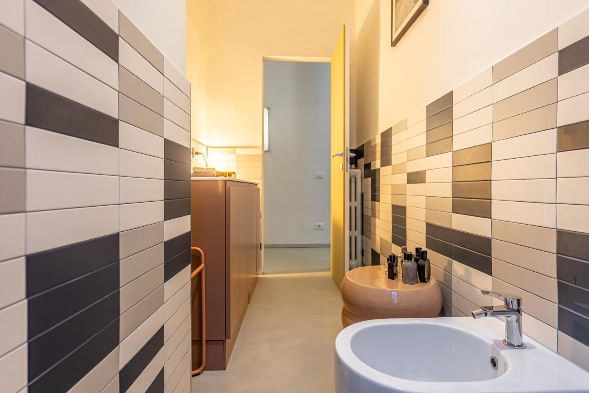 Luxury Design With Prestigious Artworks * Milan