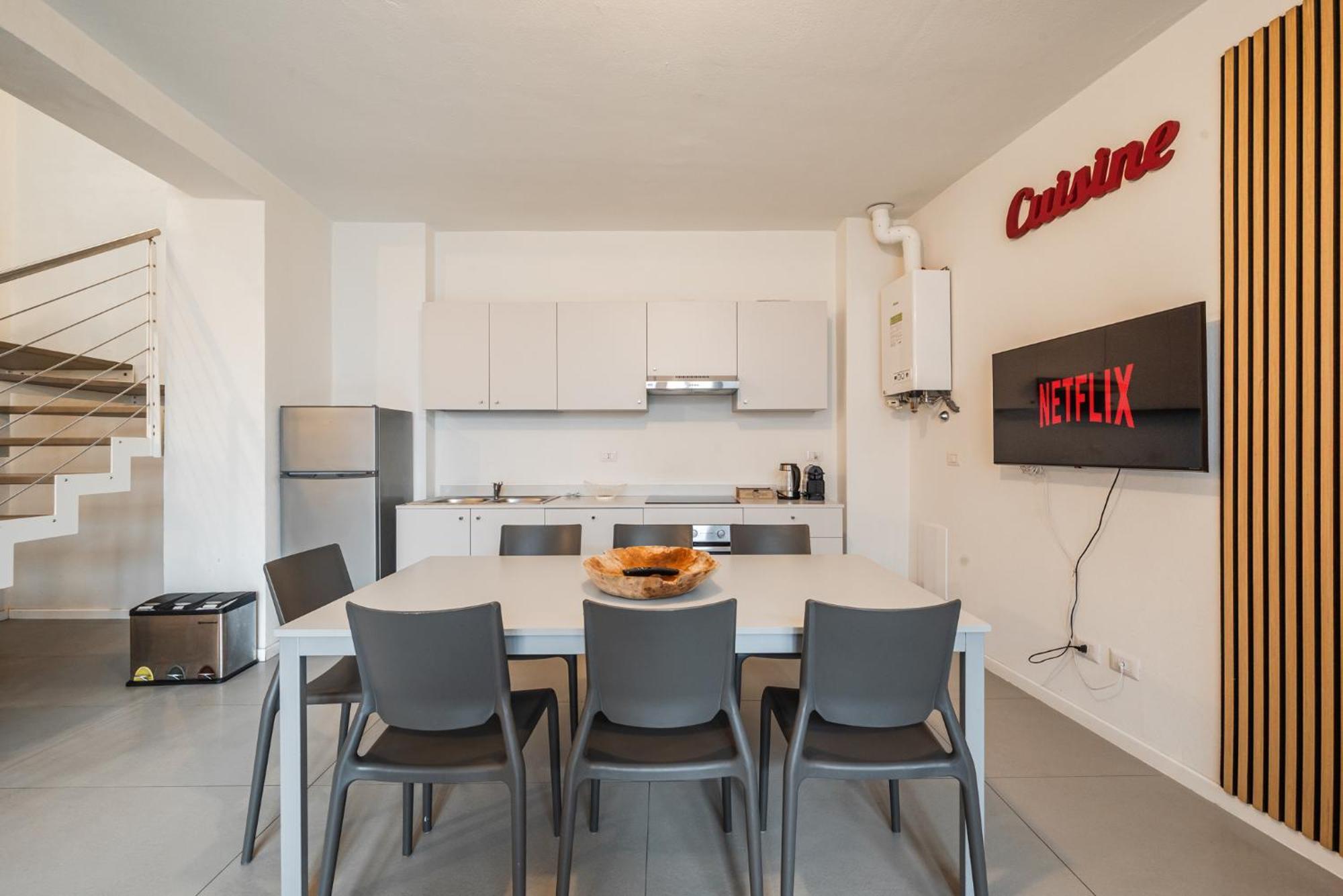 - Spazioso Vicino Metro Apartamento