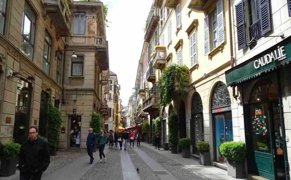 Brera Center Milano-the Art Of Living-metro Apartment