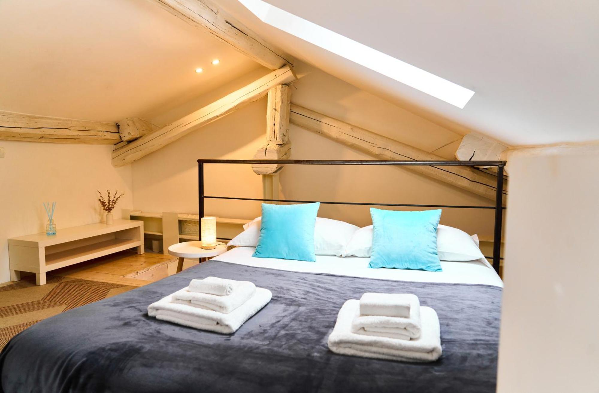 Riverside Loft Navigli - Spacious Two-bedroom Apartamento Milão