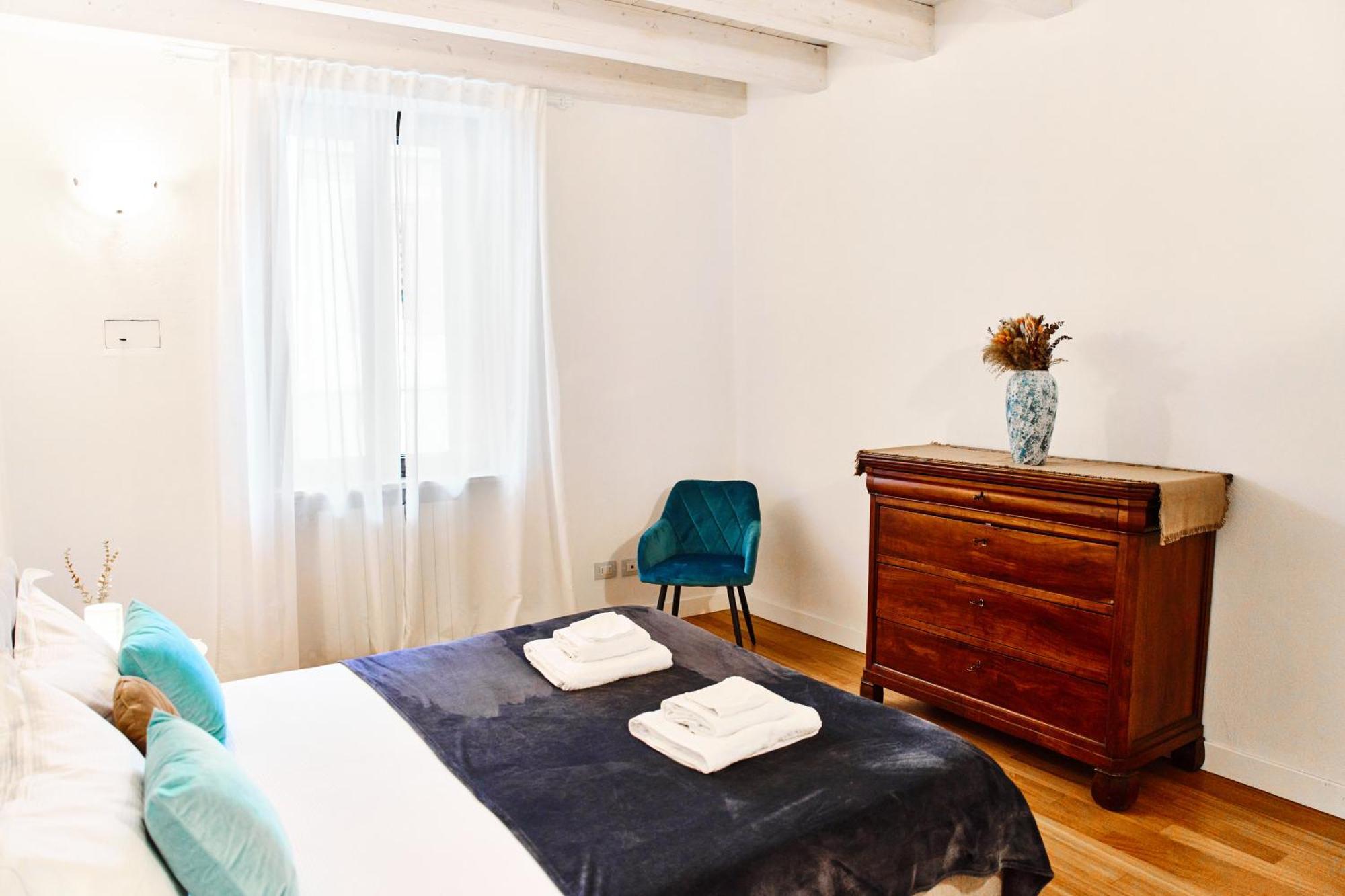 Riverside Loft Navigli - Spacious Two-bedroom Apartamento *