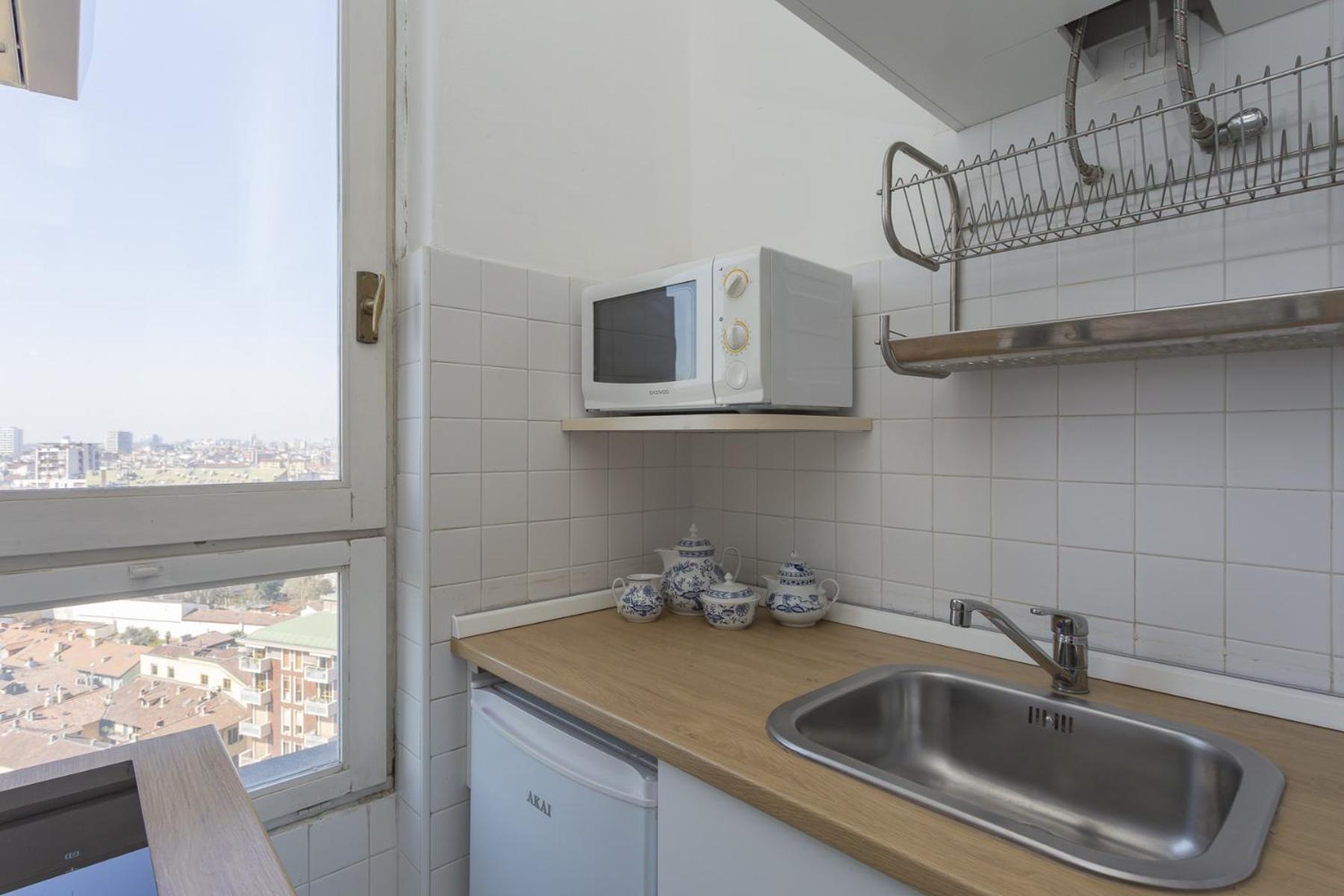 Skyline View Biancamano 1 Bdr With Balcony By Rentopolis Milão