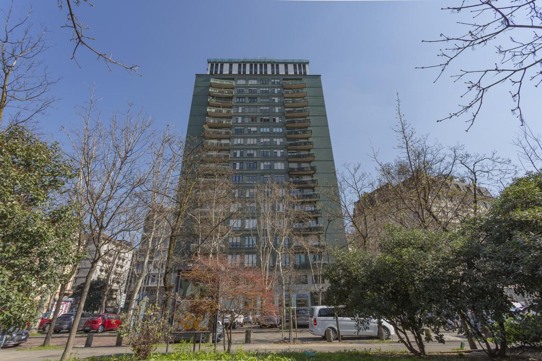 Skyline View Biancamano 1 Bdr With Balcony By Rentopolis Milão