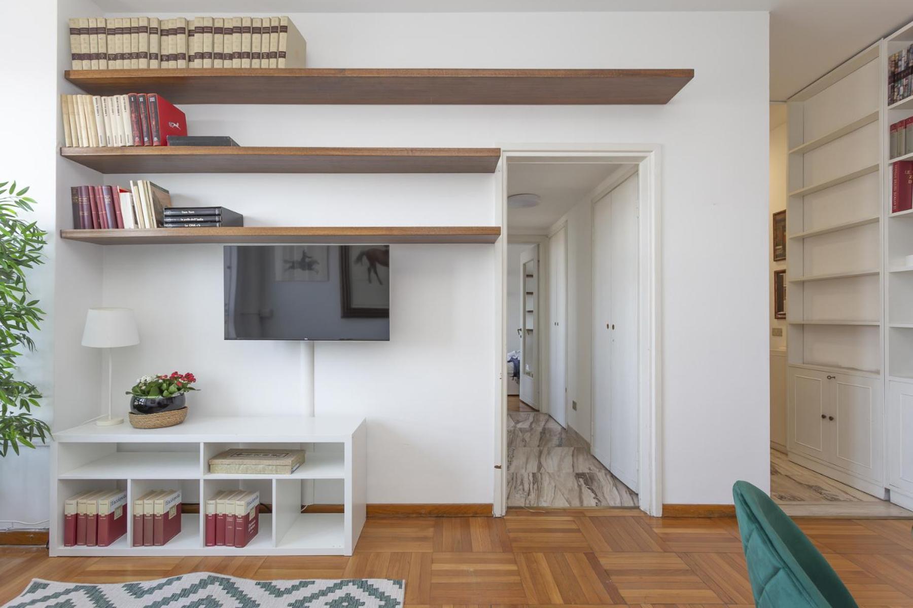 Skyline View Biancamano 1 Bdr With Balcony By Rentopolis Milão