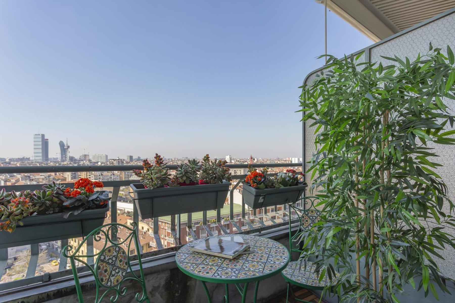 Skyline View Biancamano 1 Bdr With Balcony By Rentopolis *