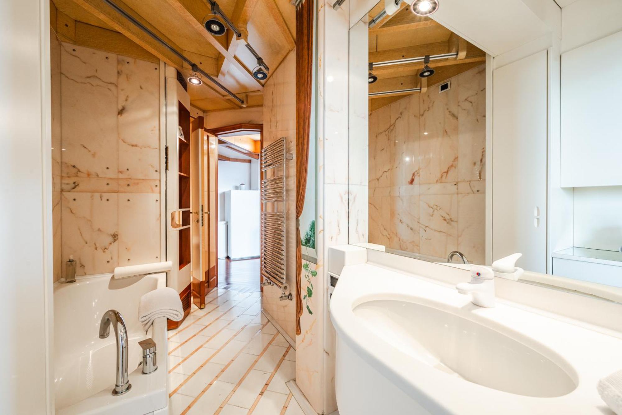 Luxury Penthouse - Sauna, Garage, Office, Terrace