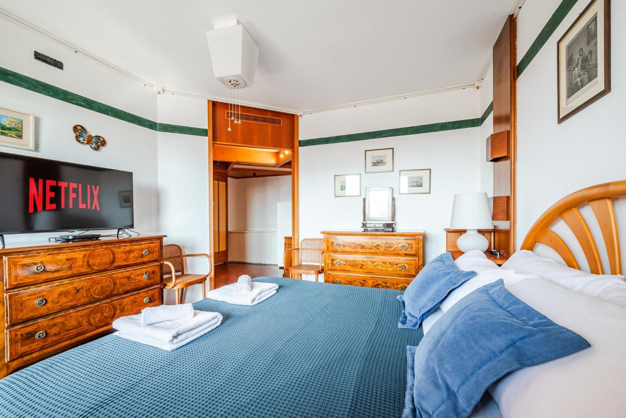 Luxury Penthouse - Sauna, Garage, Office, Terrace