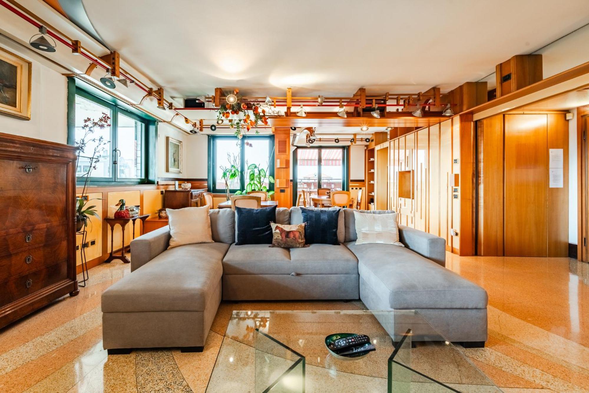 Luxury Penthouse - Sauna, Garage, Office, Terrace *