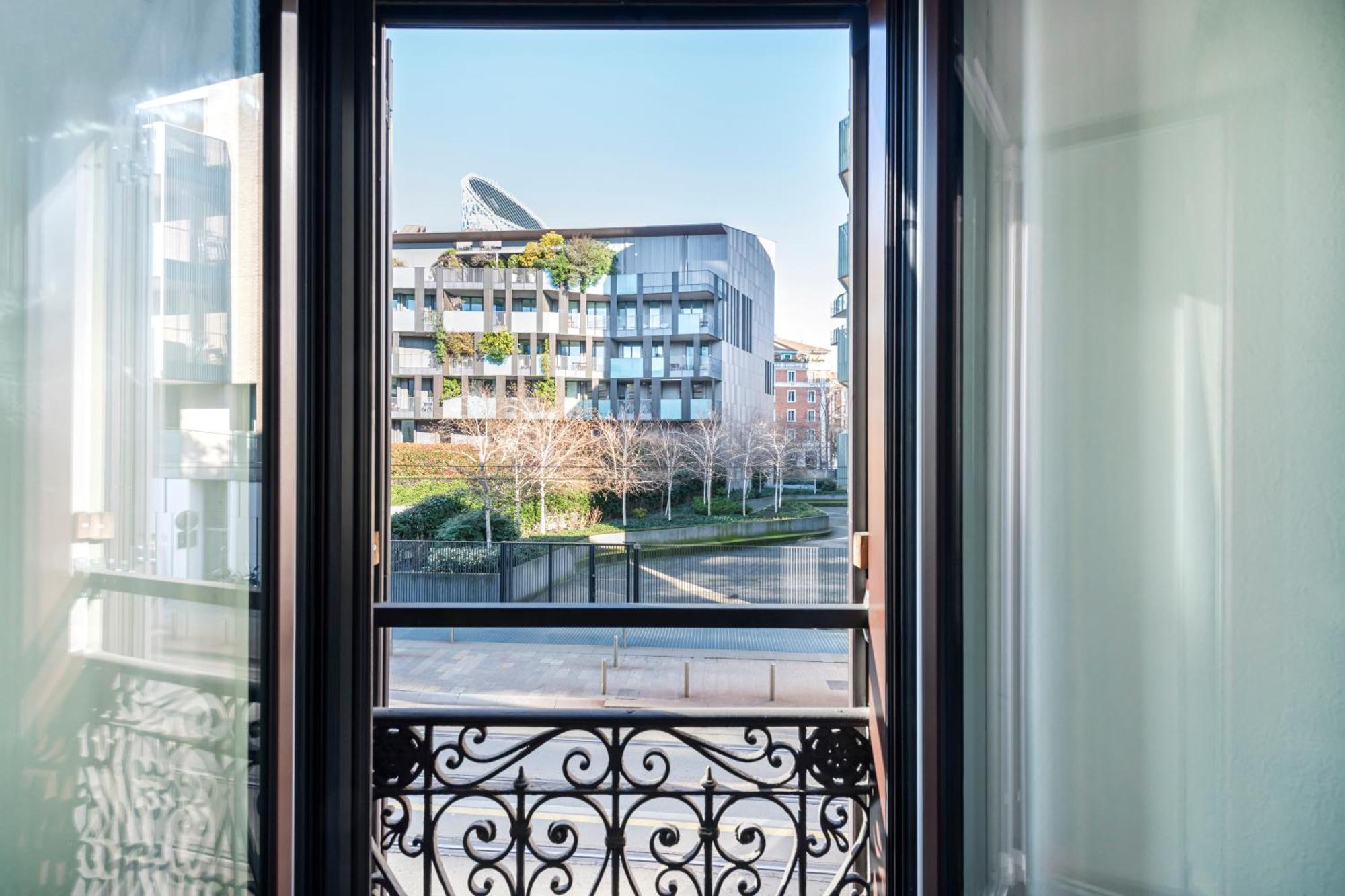 Easylife - Spacious On The First Floor In The Gae Aulenti Area