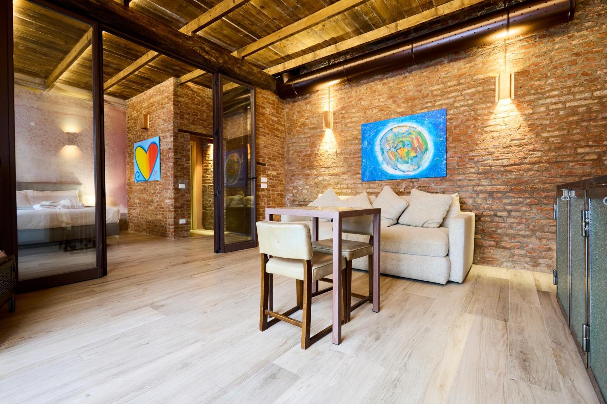 Red Moon-emme Loft Apartment Mailand