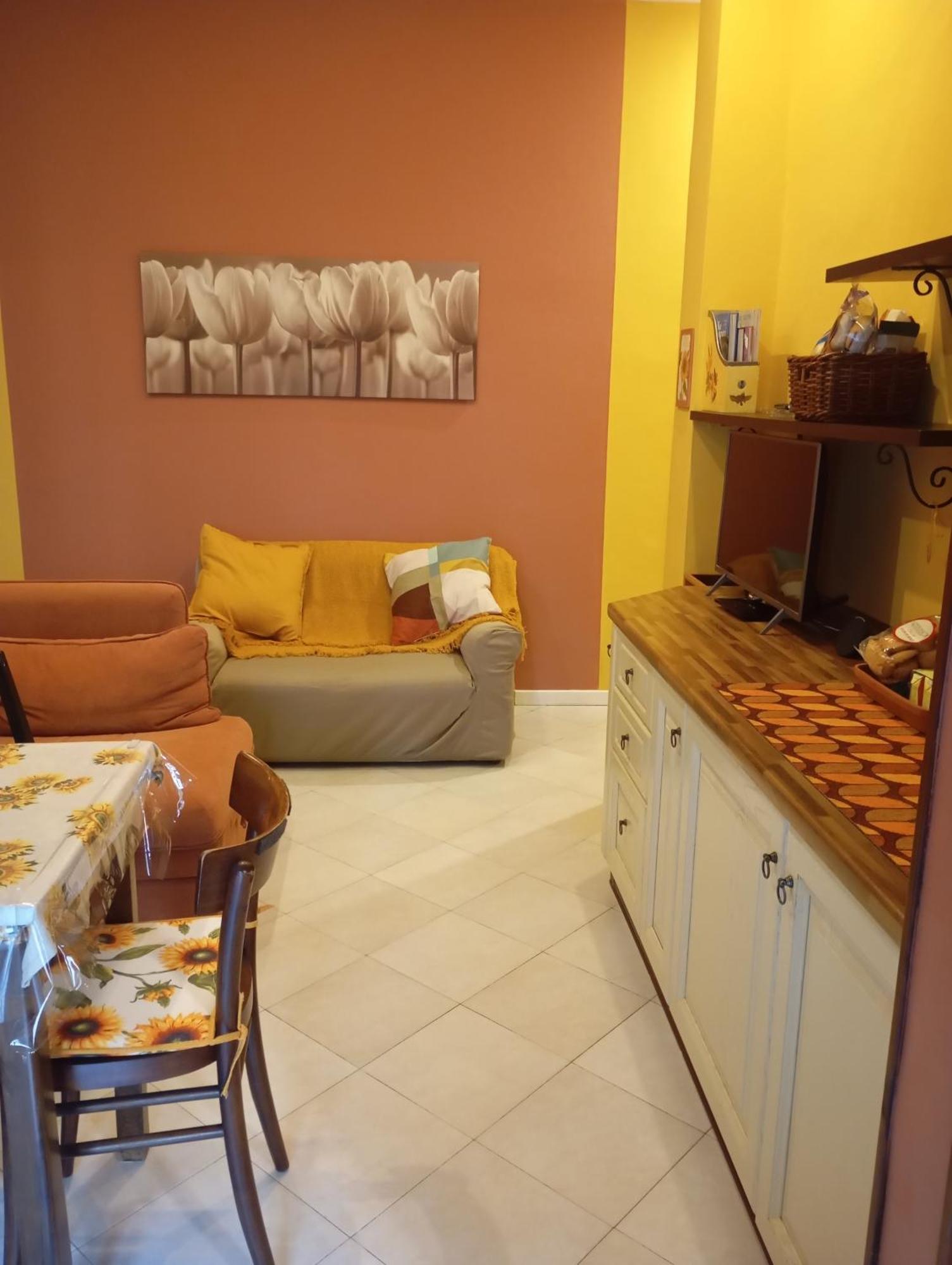 Flores Home, Vintage Style & Comfort Steps To Center, Navigli, Bocconi Apartment *