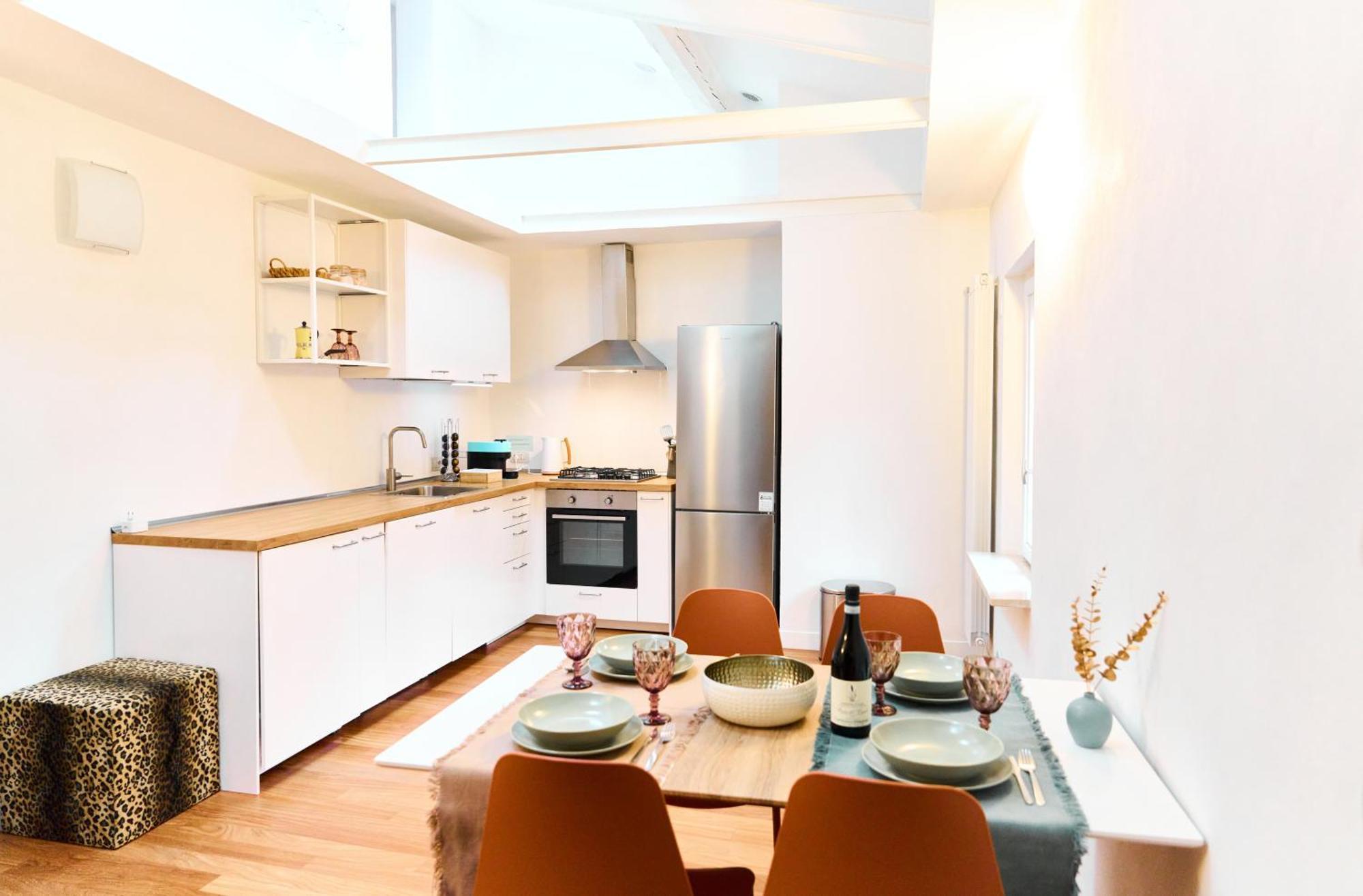 Riverside Loft Navigli - Spacious Two-bedroom Apartamento Milão