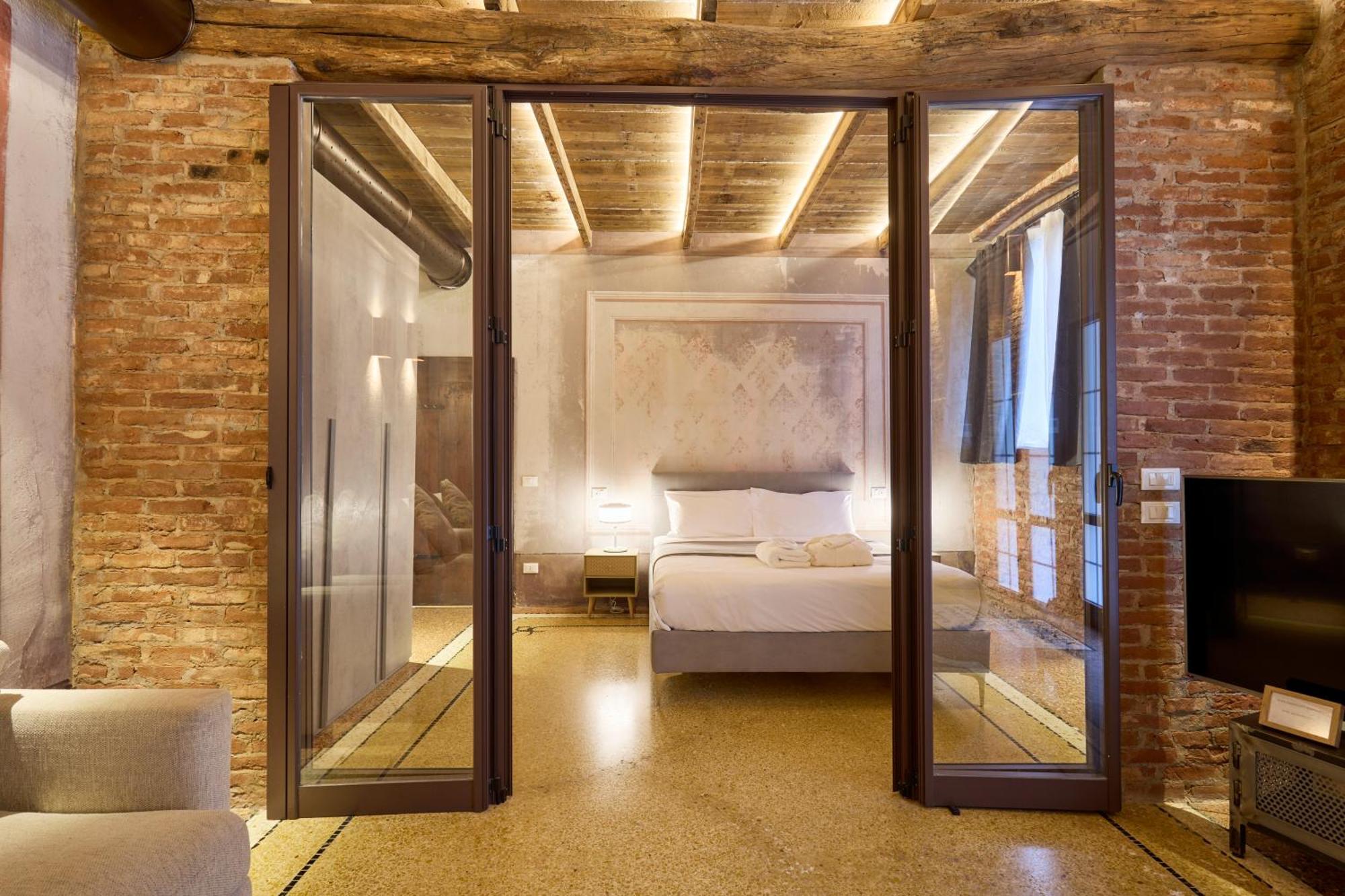 White Moon-emme Loft Apartment