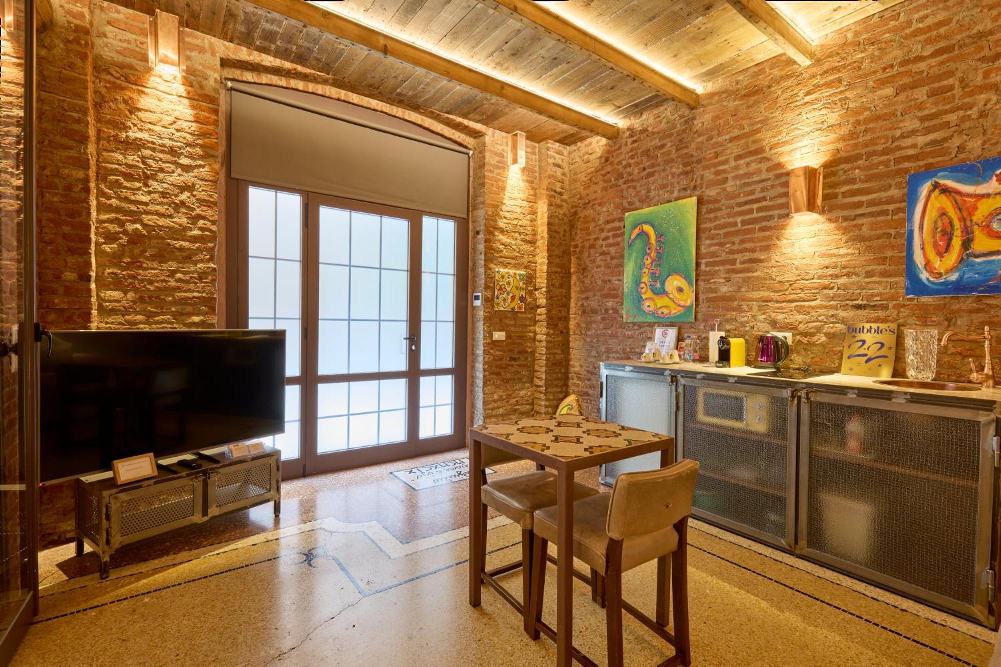 White Moon-emme Loft Apartment