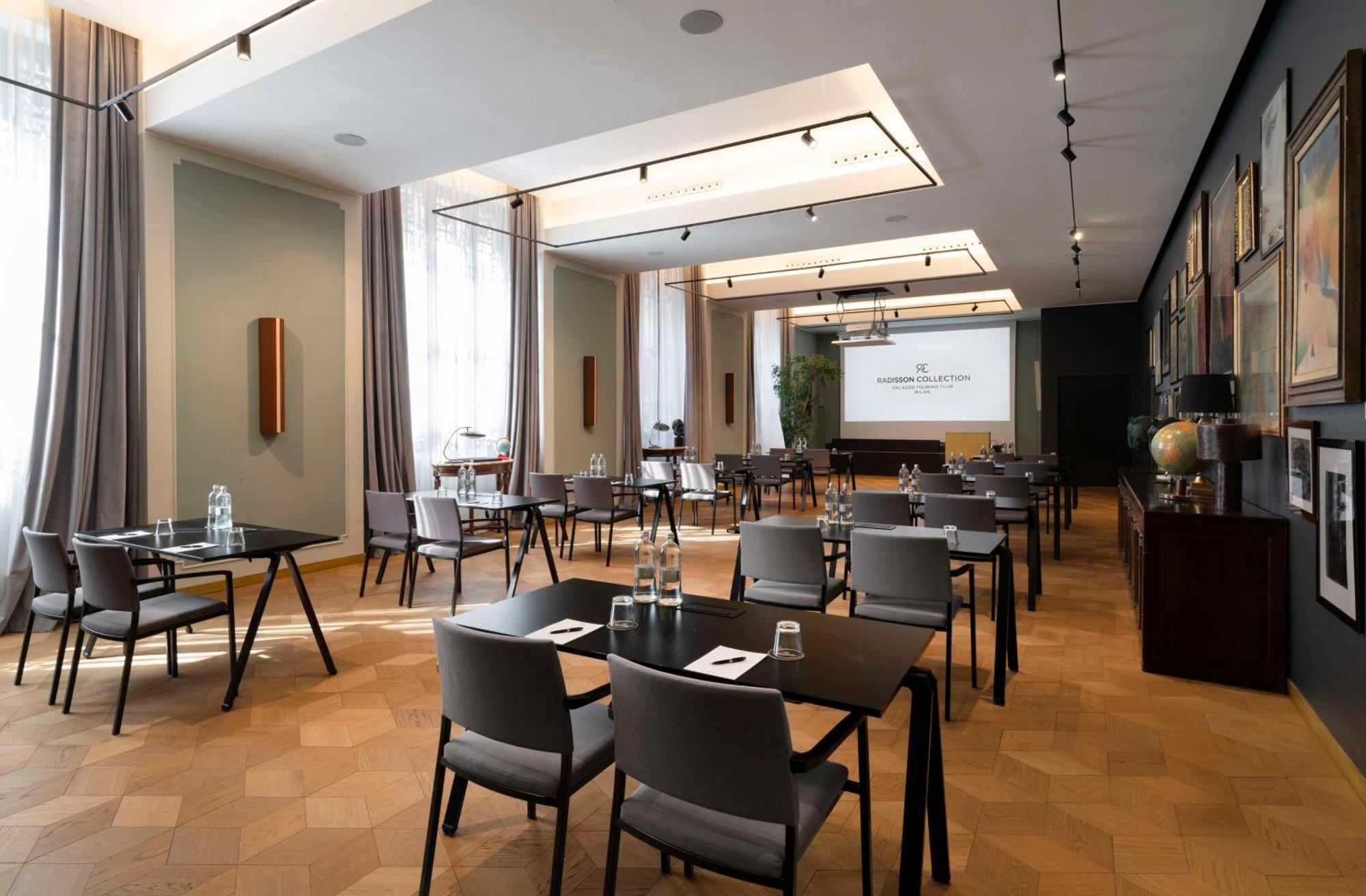 Radisson Collection Hotel, Palazzo Touring Club Hotel Milão