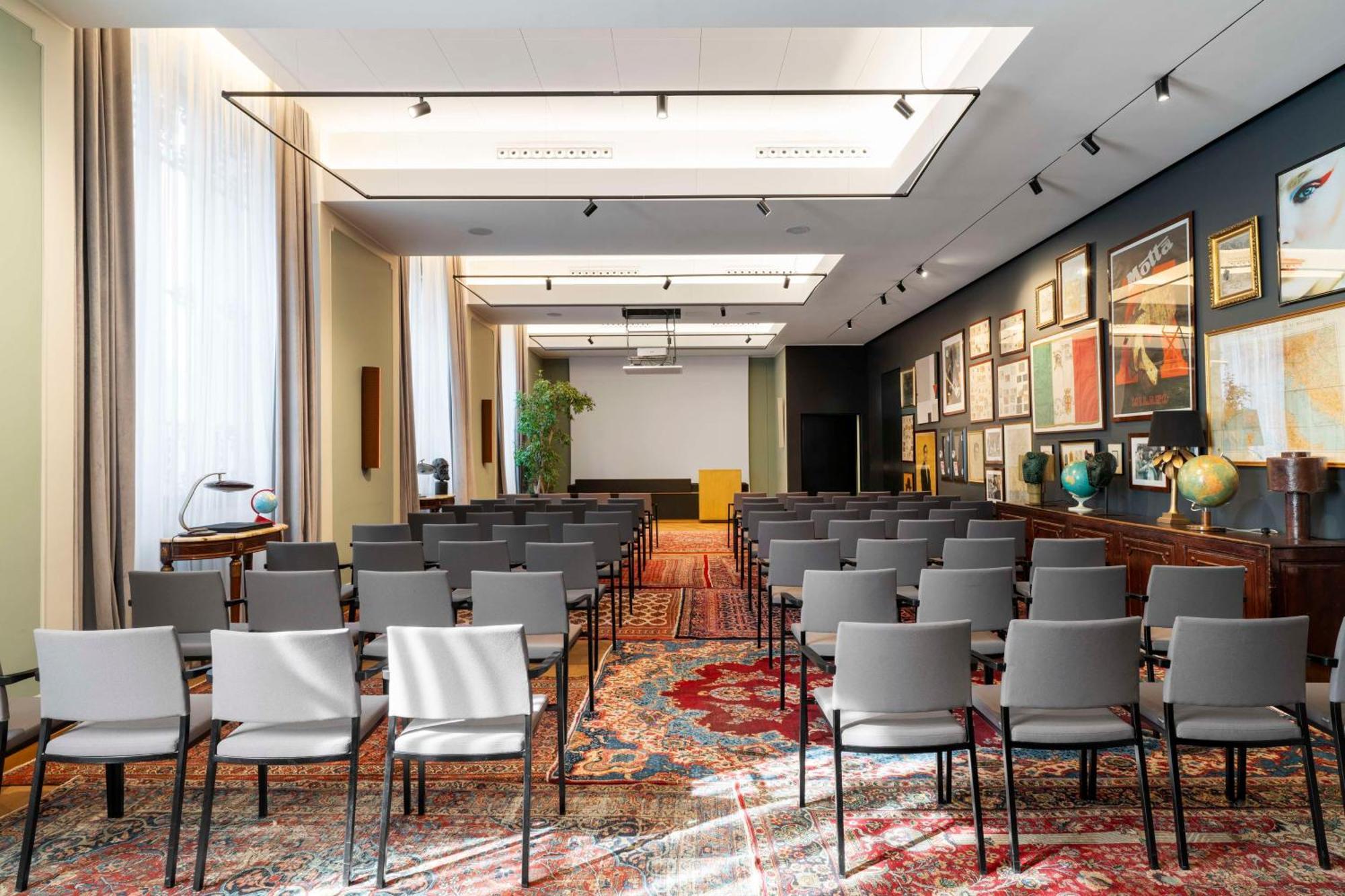 Hotel Radisson Collection Hotel, Palazzo Touring Club Milão