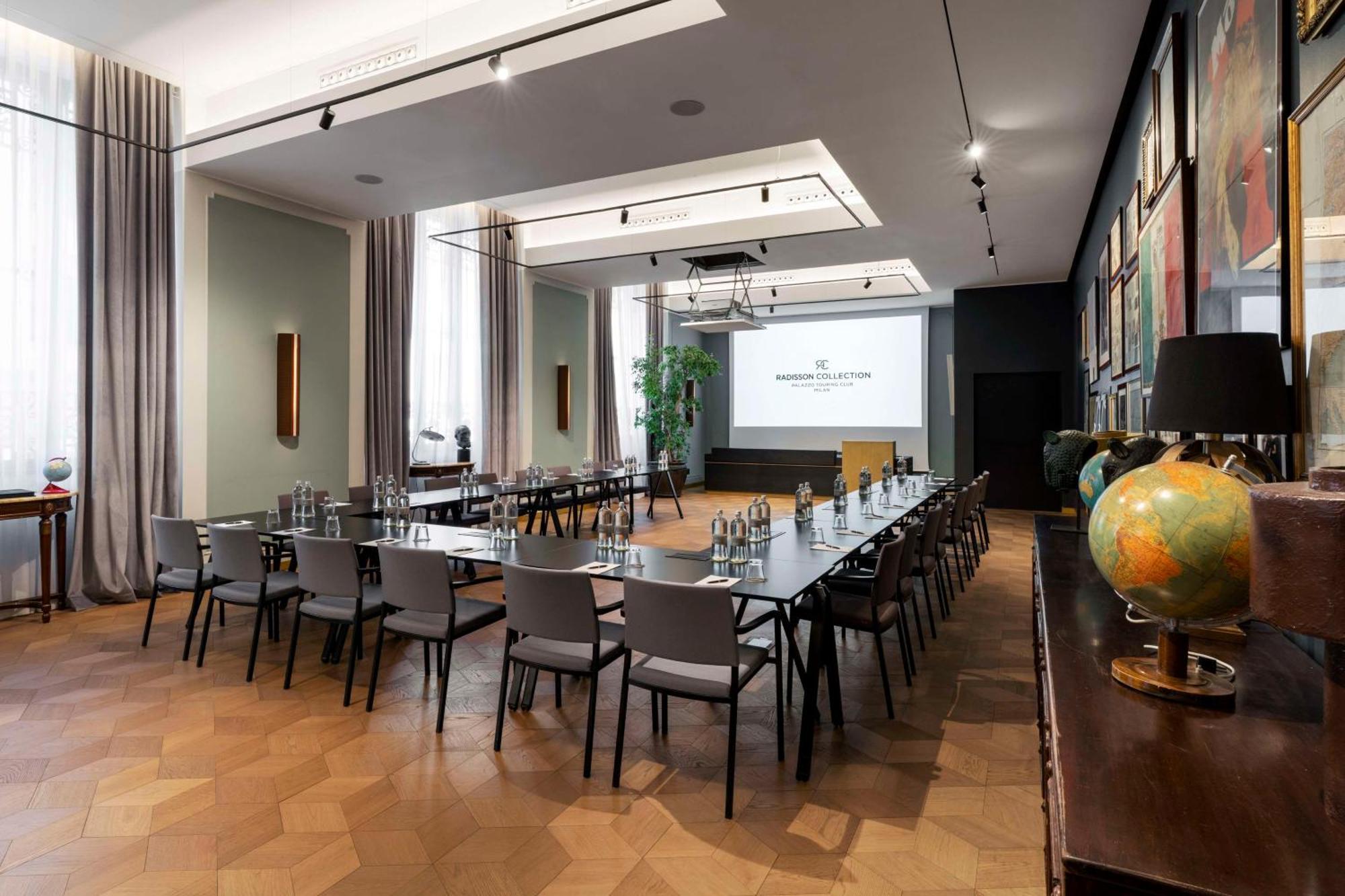 Radisson Collection Hotel, Palazzo Touring Club 5* Milão