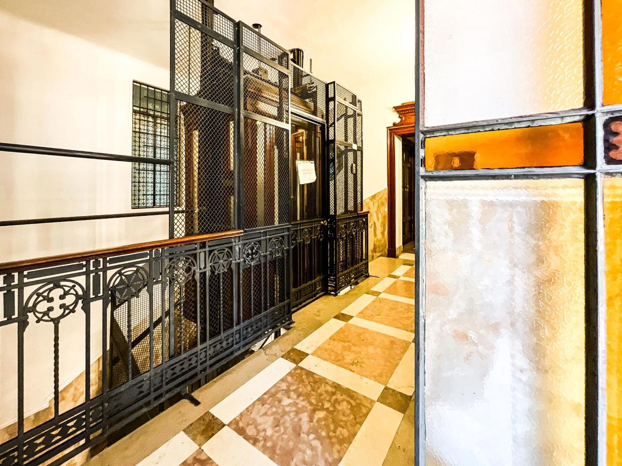 Apartment Viale Lunigiana Station Big House - 6 People