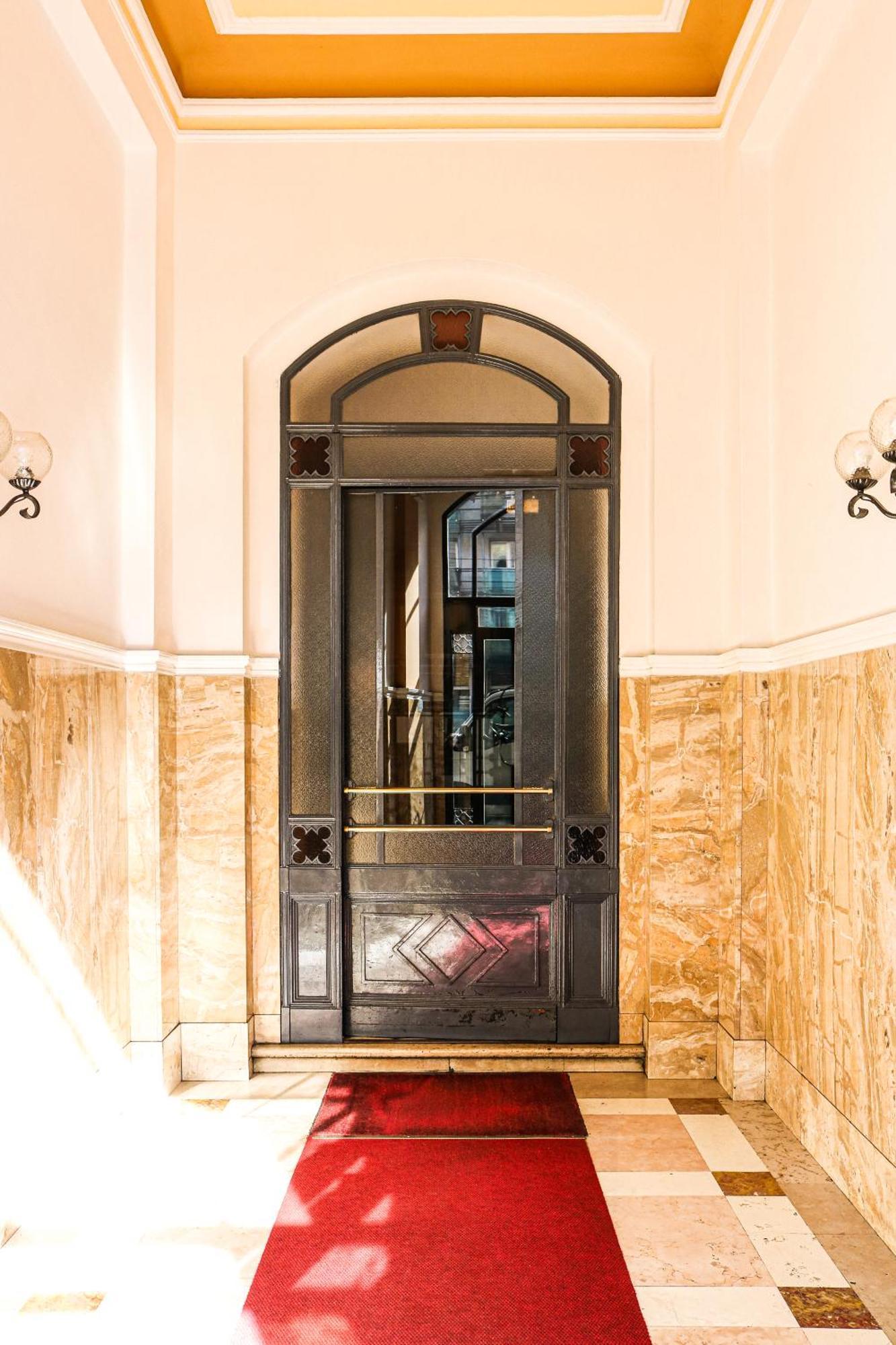 Apartment Viale Lunigiana Station Big House - 6 People *