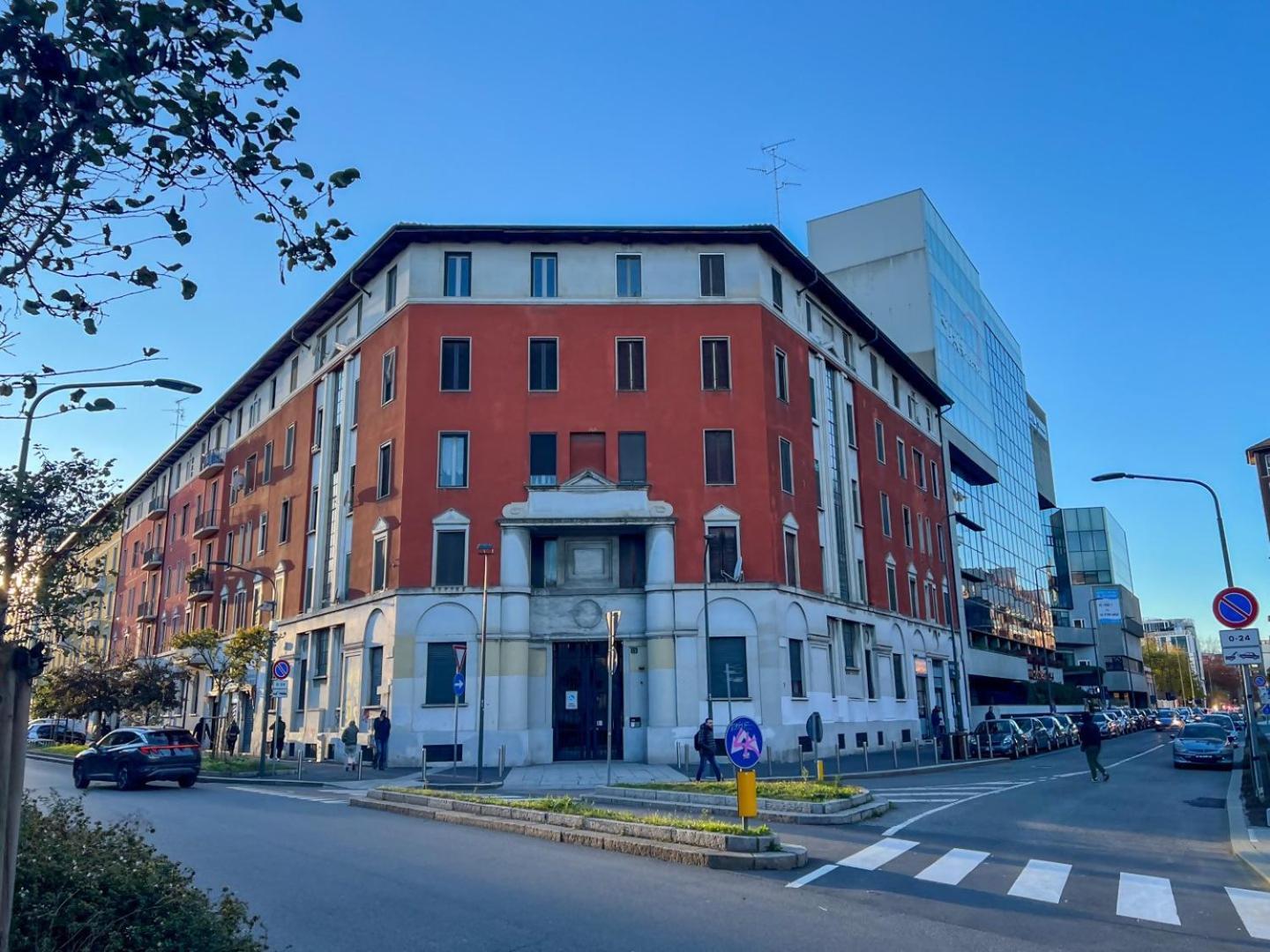 Apartment Design & Comfort A Metro A 2 Min