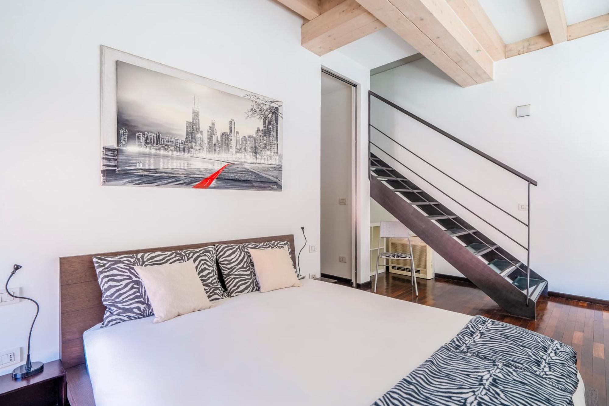 Apartment Red Lofty Milano- Loft Moderno Comodo Per Ippodromo, San Siro, Fiere E Politecnico, Parking
