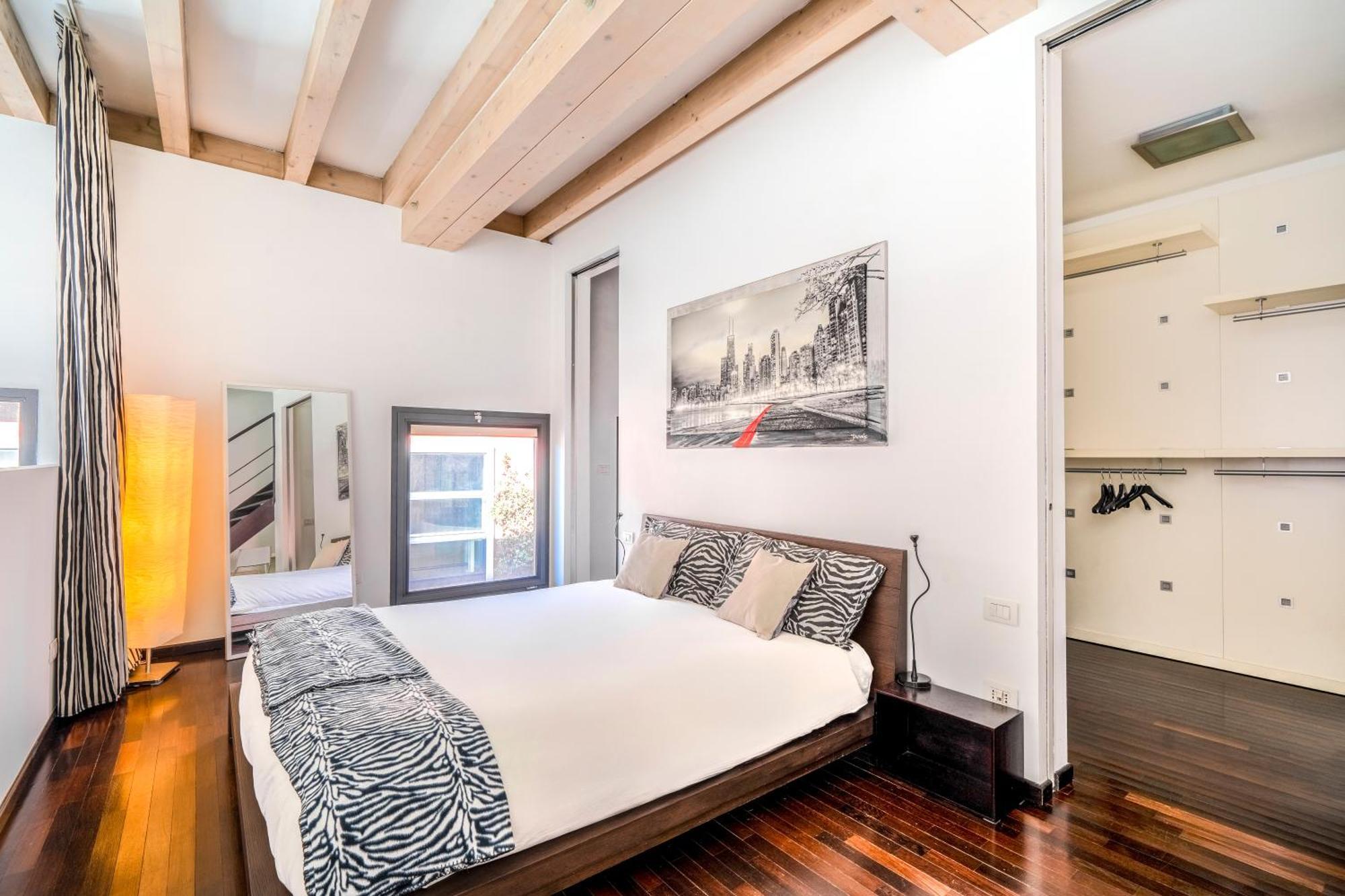 Apartment Red Lofty Milano- Loft Moderno Comodo Per Ippodromo, San Siro, Fiere E Politecnico, Parking *
