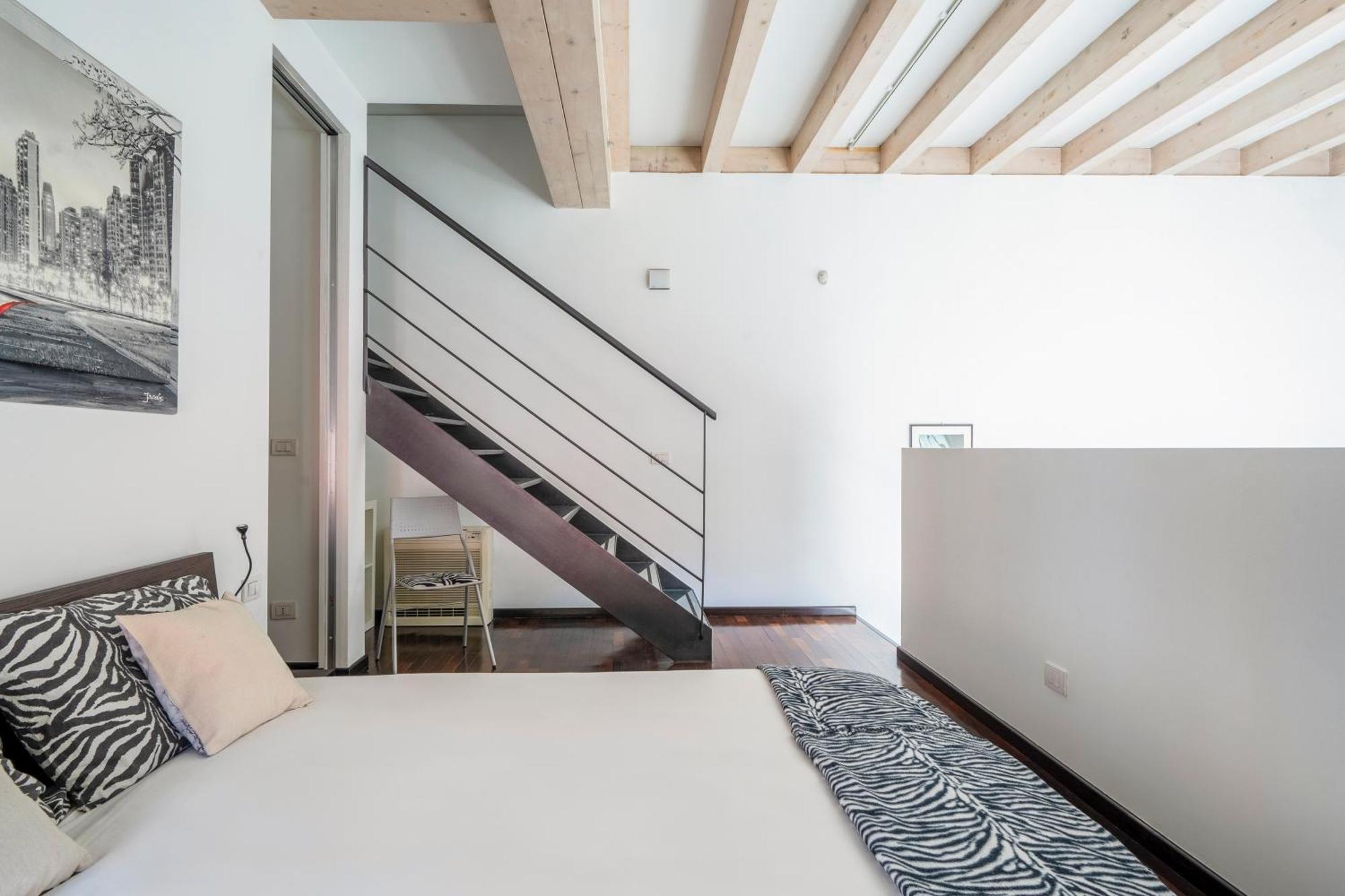 Apartment Red Lofty Milano- Loft Moderno Comodo Per Ippodromo, San Siro, Fiere E Politecnico, Parking Mailand