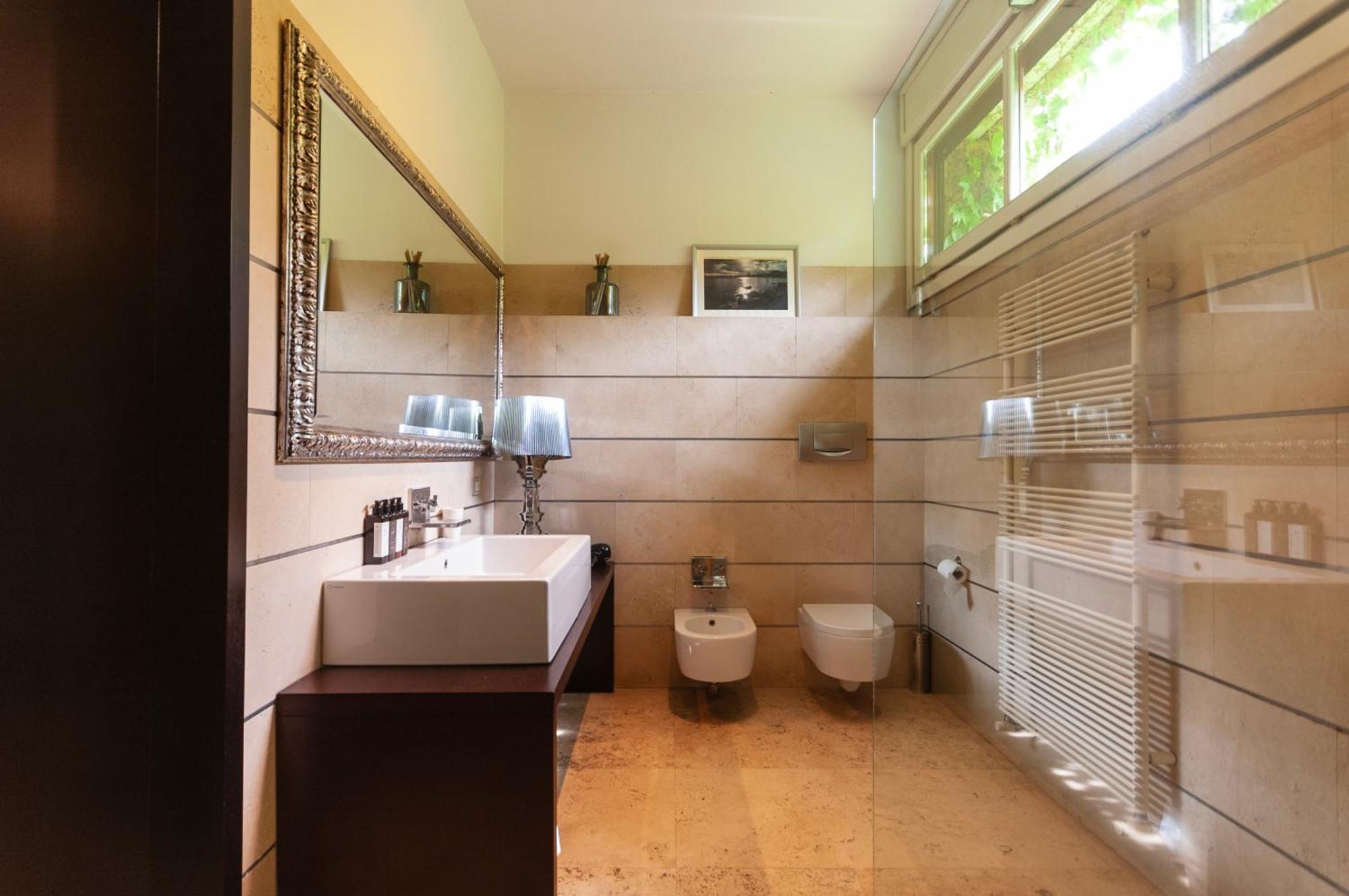 Youhosty - Exclusive Townhouse Garden And Pool Apartment *