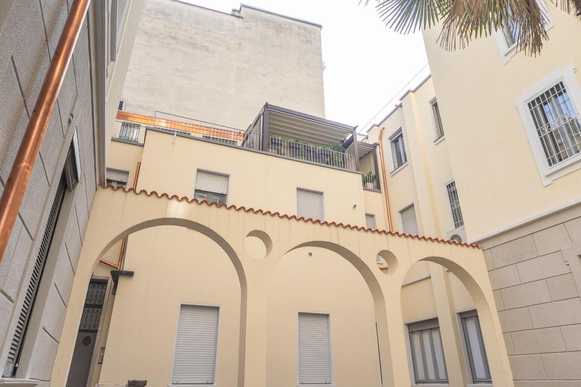Sunny With Terrace In Center By Rentopolis Milão