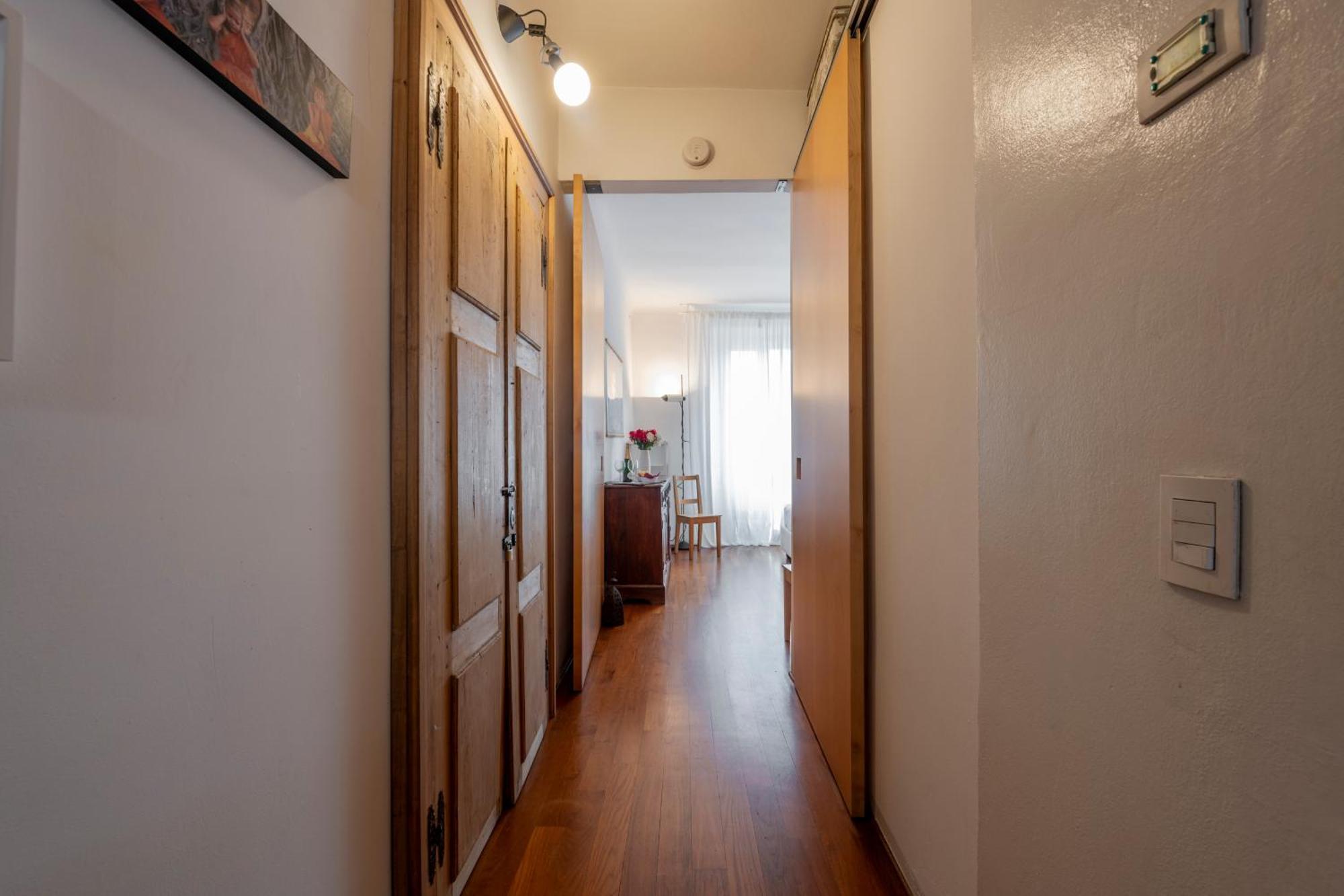 Paolo Sarpi, 36 - Inside Apartment *
