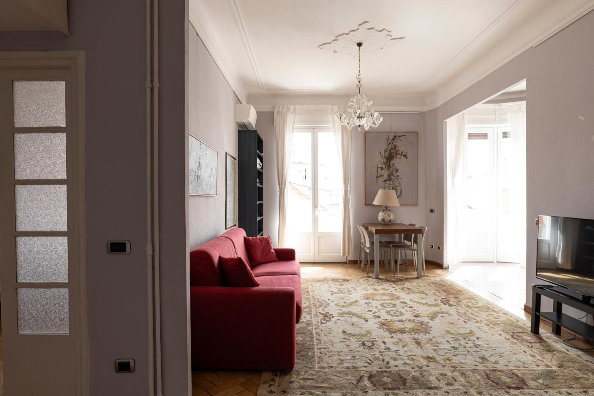 Bright House Center On Subway Lines 1,2 &3 Apartment *
