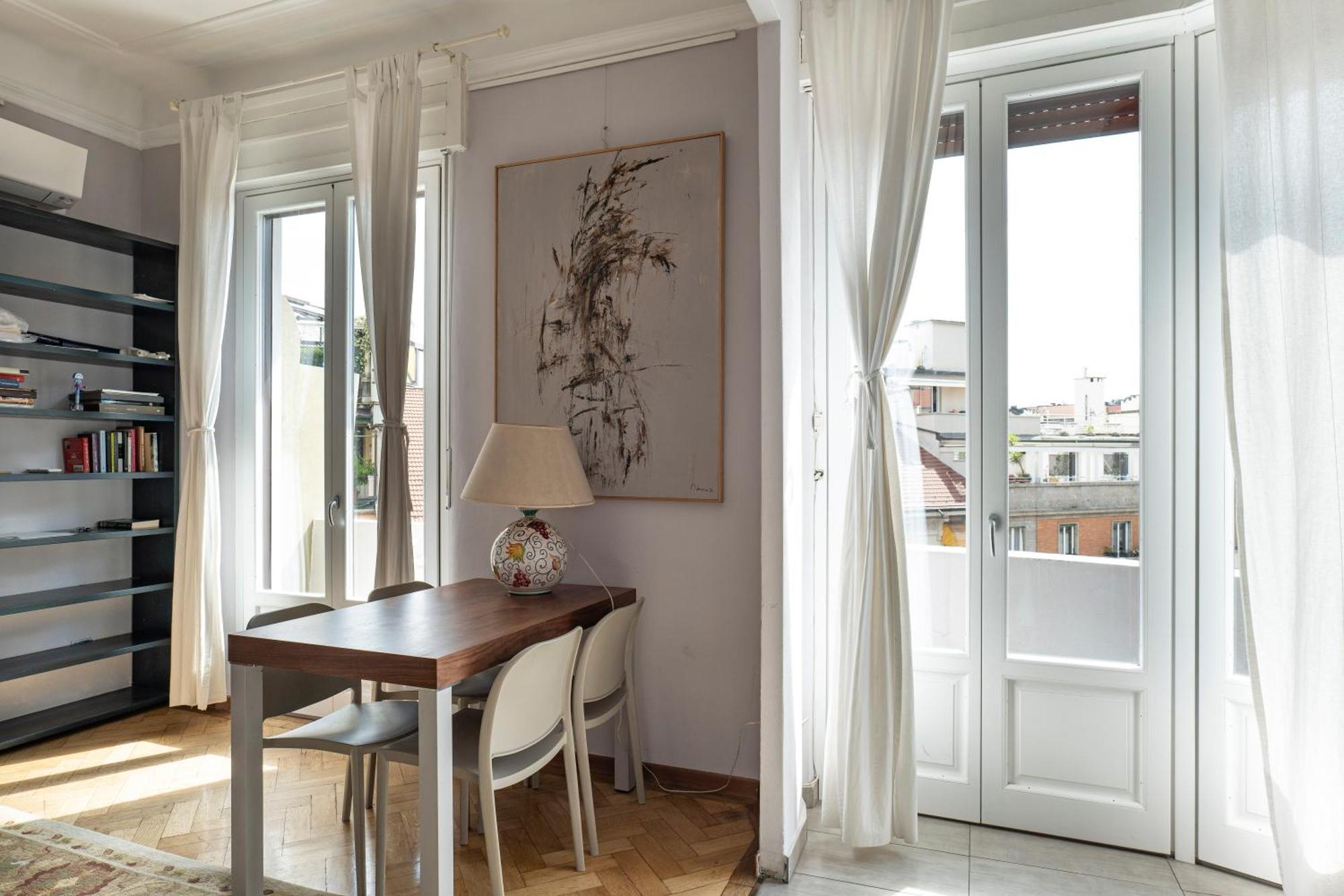 Apartment Bright House Center On Subway Lines 1,2 &3 *
