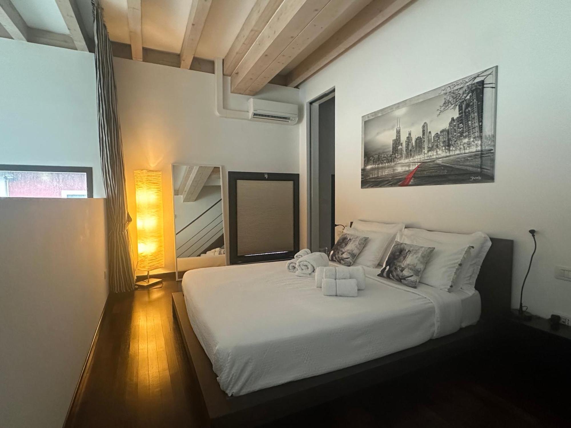 Red Lofty Milano- Loft Moderno Comodo Per Ippodromo, San Siro, Fiere E Politecnico, Parking *